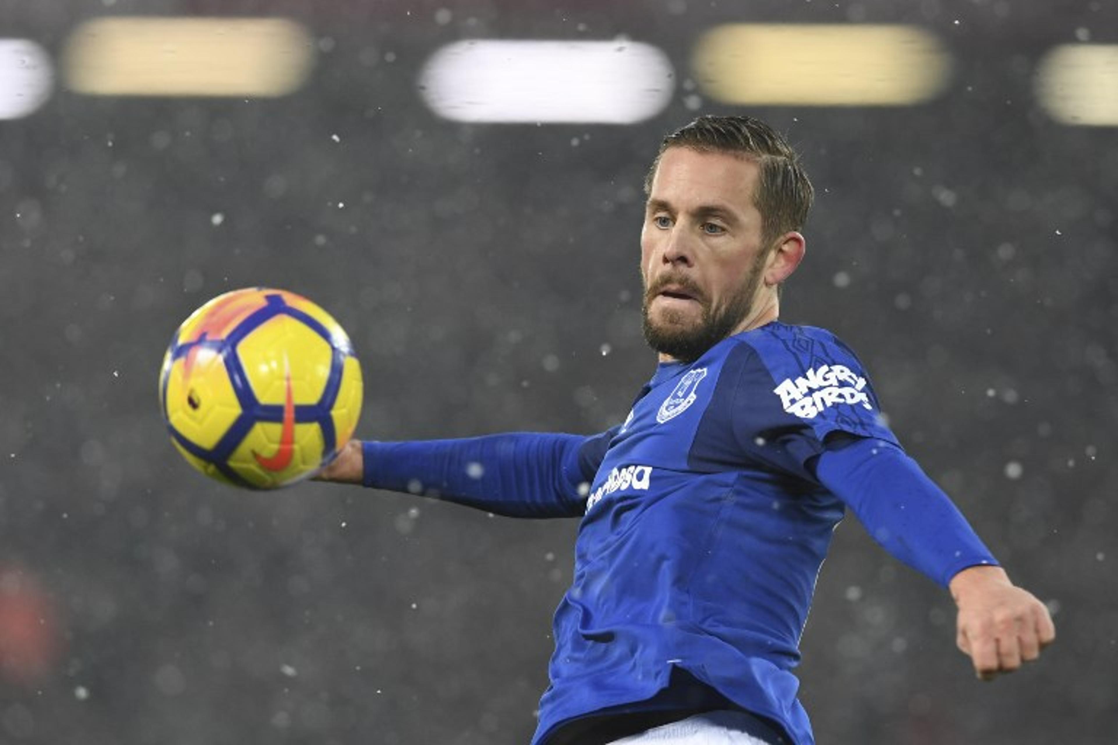 Sigurdsson para por até oito semanas e poderá jogar a Copa pela Islândia