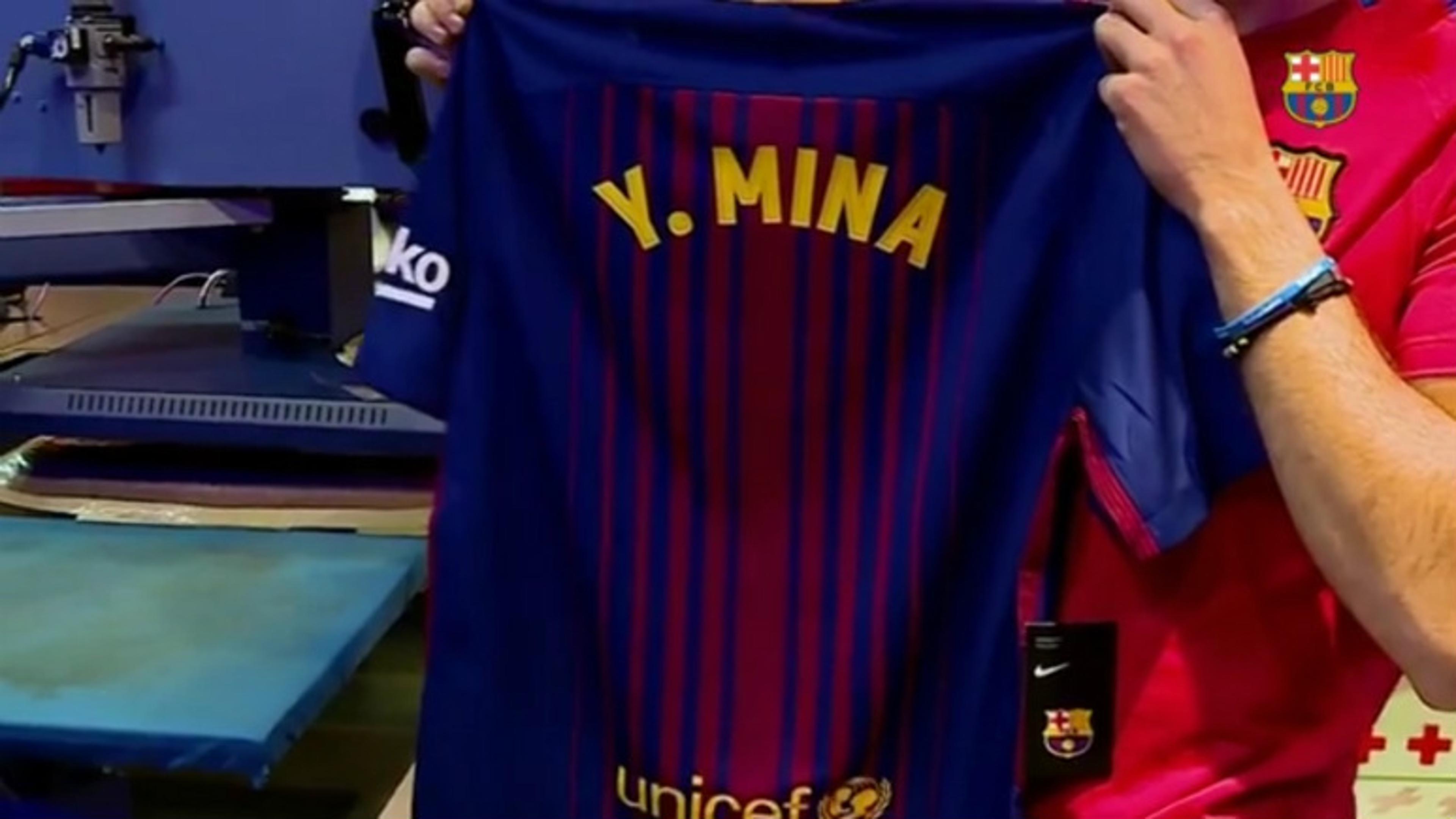 Barcelona anuncia Mina com camisa e recado dos torcedores; assista