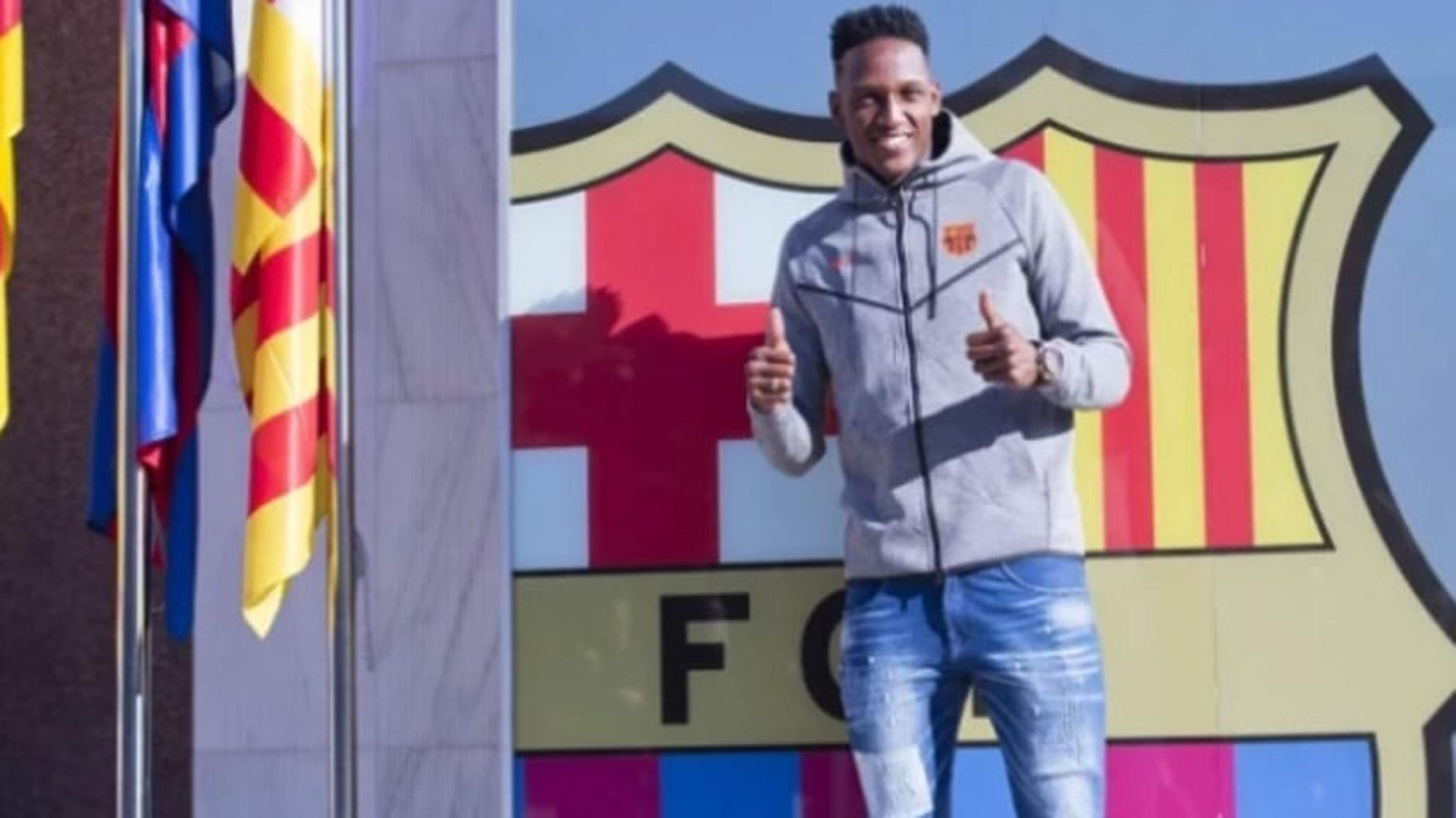 Mina chega ao Barcelona: ‘Quero aprender muito com Piqué e Umtiti’