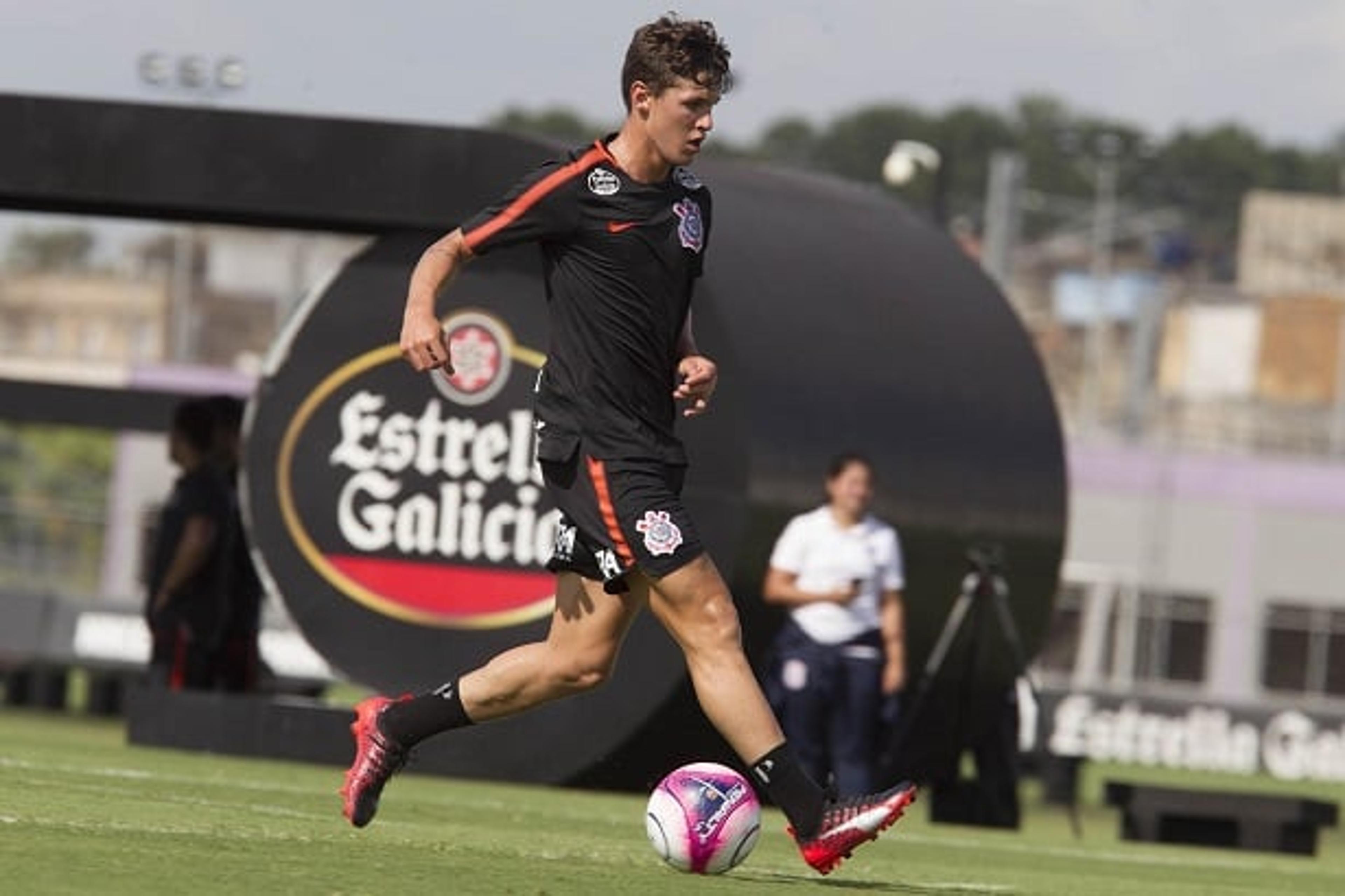 Mateus Vital vira ’12º jogador’ e dá opções para Carille rodar Corinthians