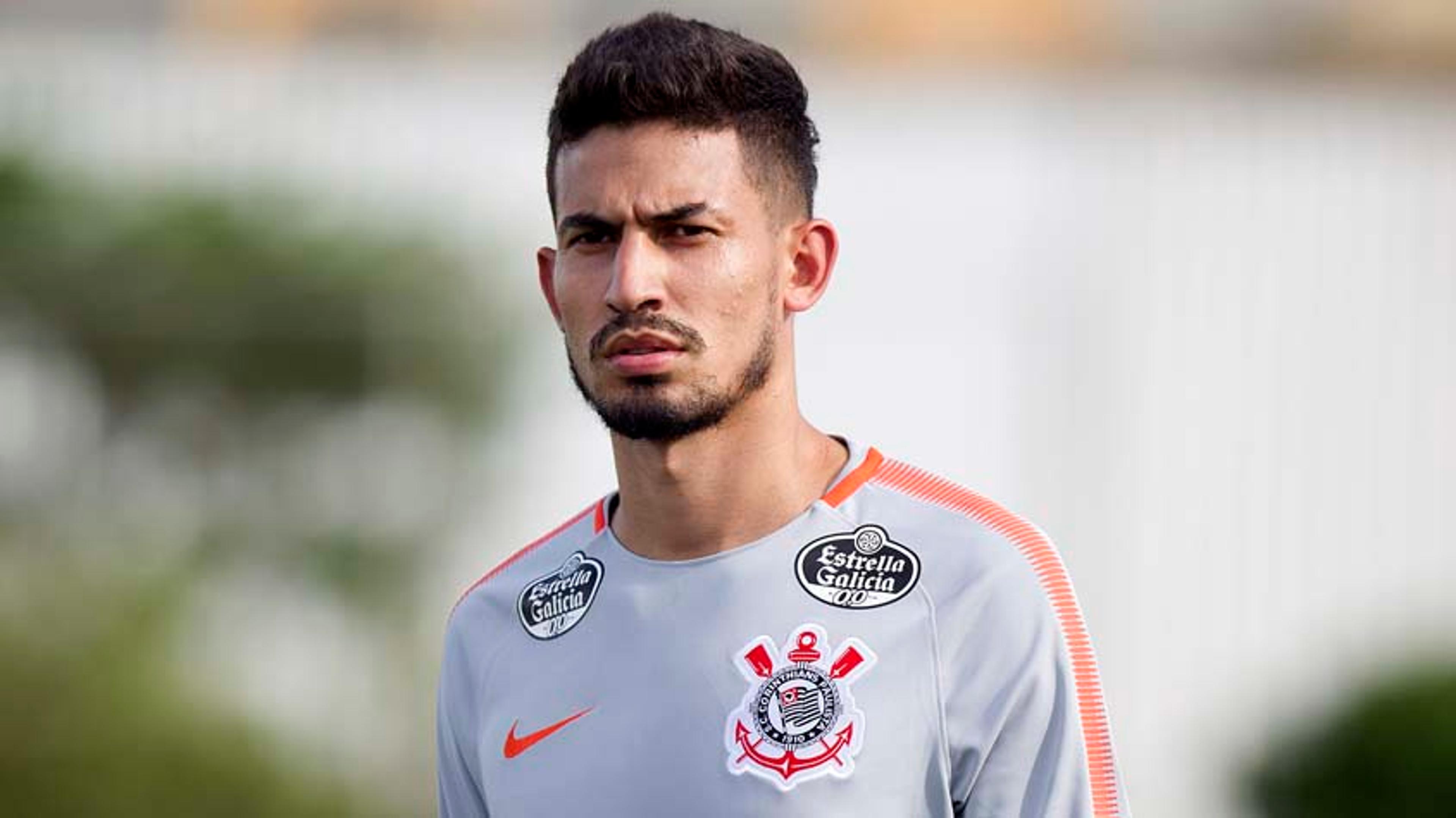 Agora titular, jovem zagueiro prega ‘pezinho no chão’ no Corinthians