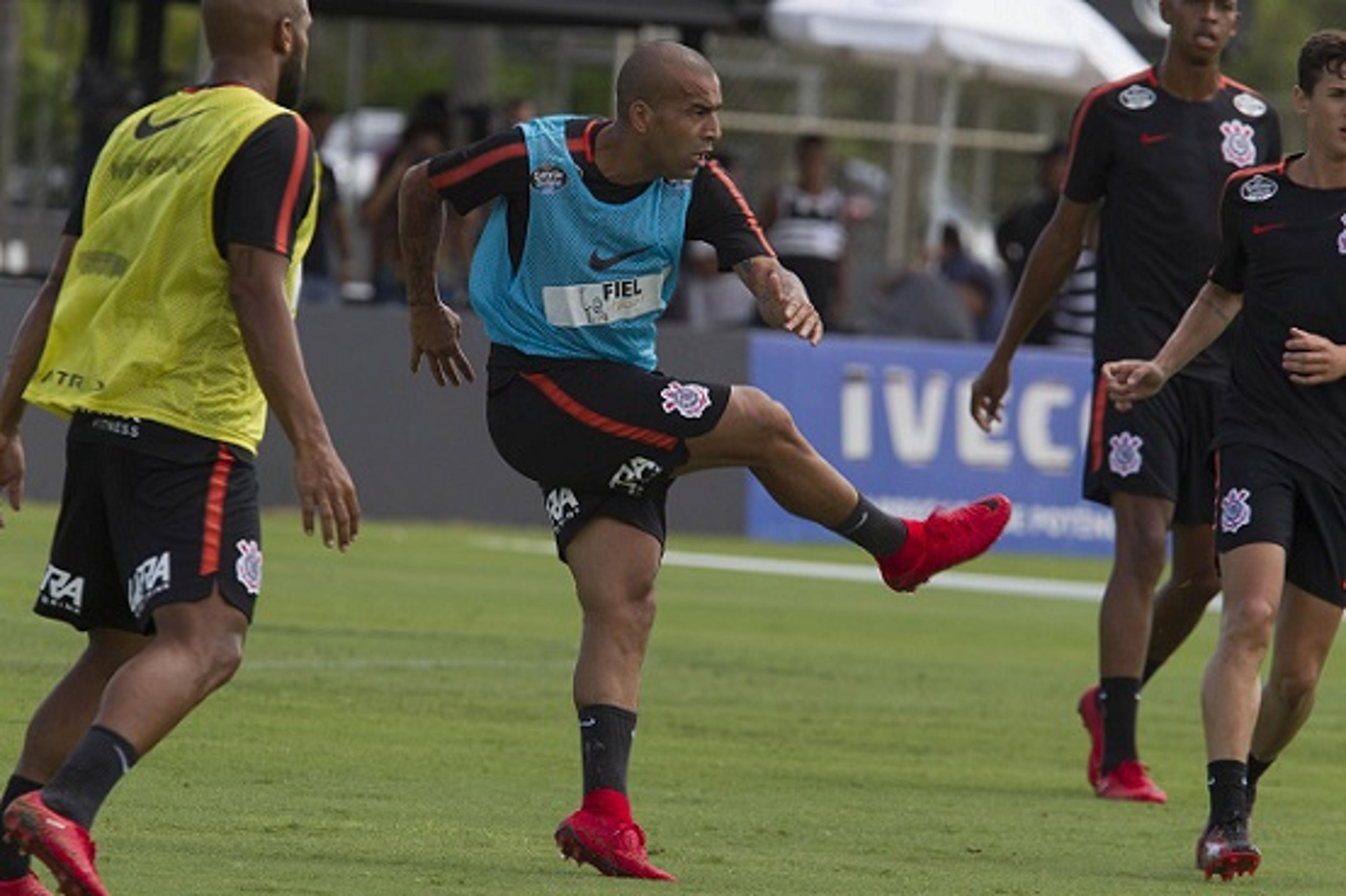 Corinthians testará Sheik e Henrique em jogo-treino contra o Nacional