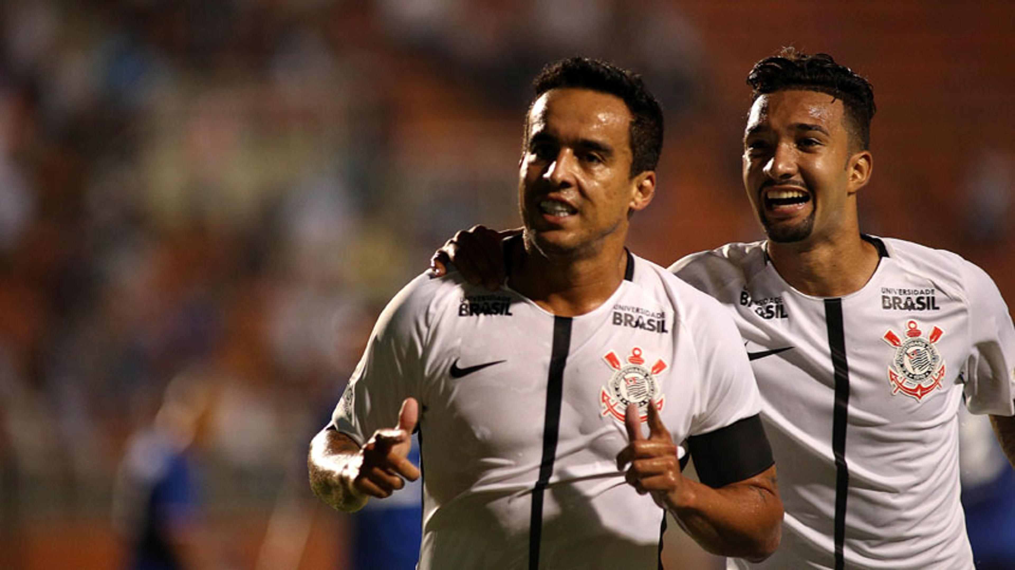 Em jogo de apagão e vaias a Kazim, Corinthians goleia o São Caetano