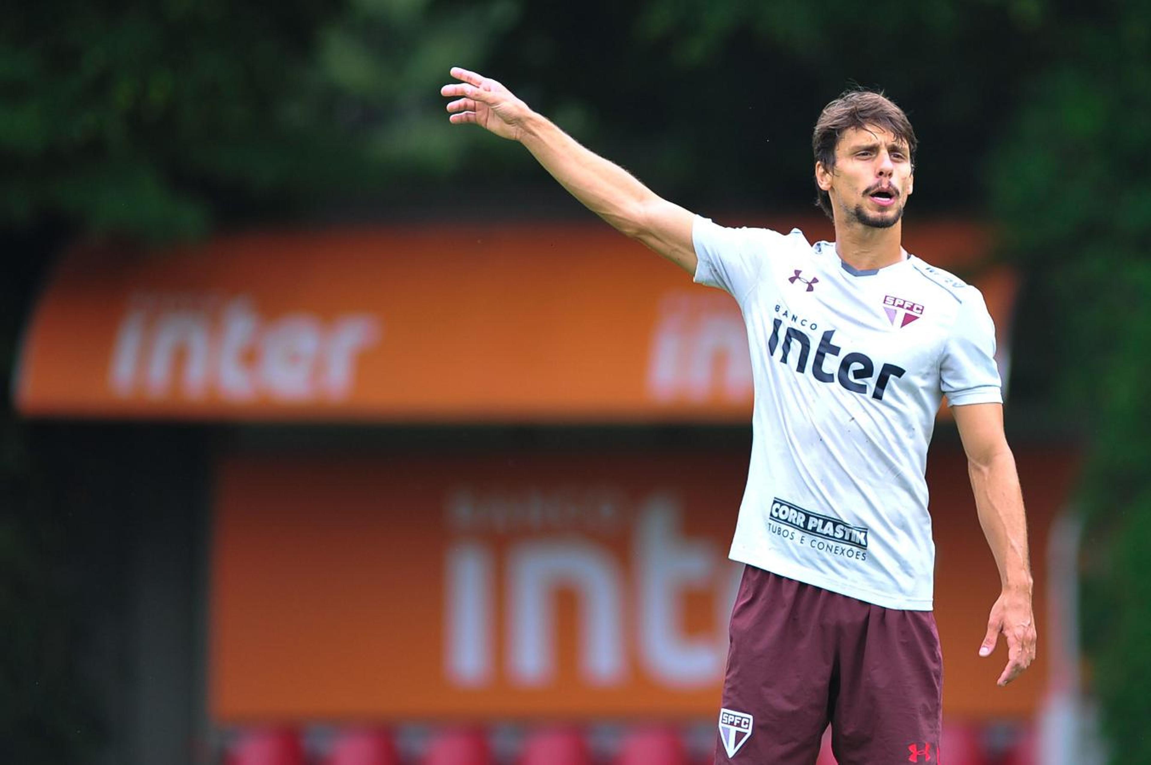 Rodrigo Caio pede à diretoria, mas regulamento da FPF o tira do San-São