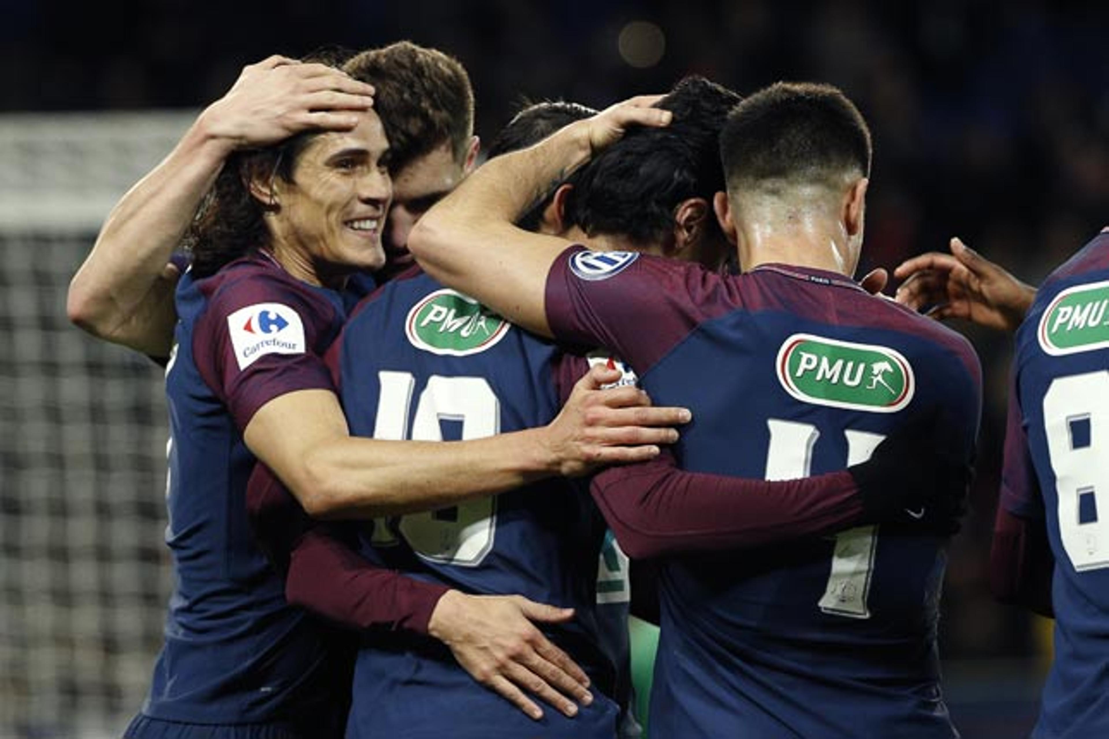 Cavani fica no quase, mas PSG bate o Guingamp pela Copa da França