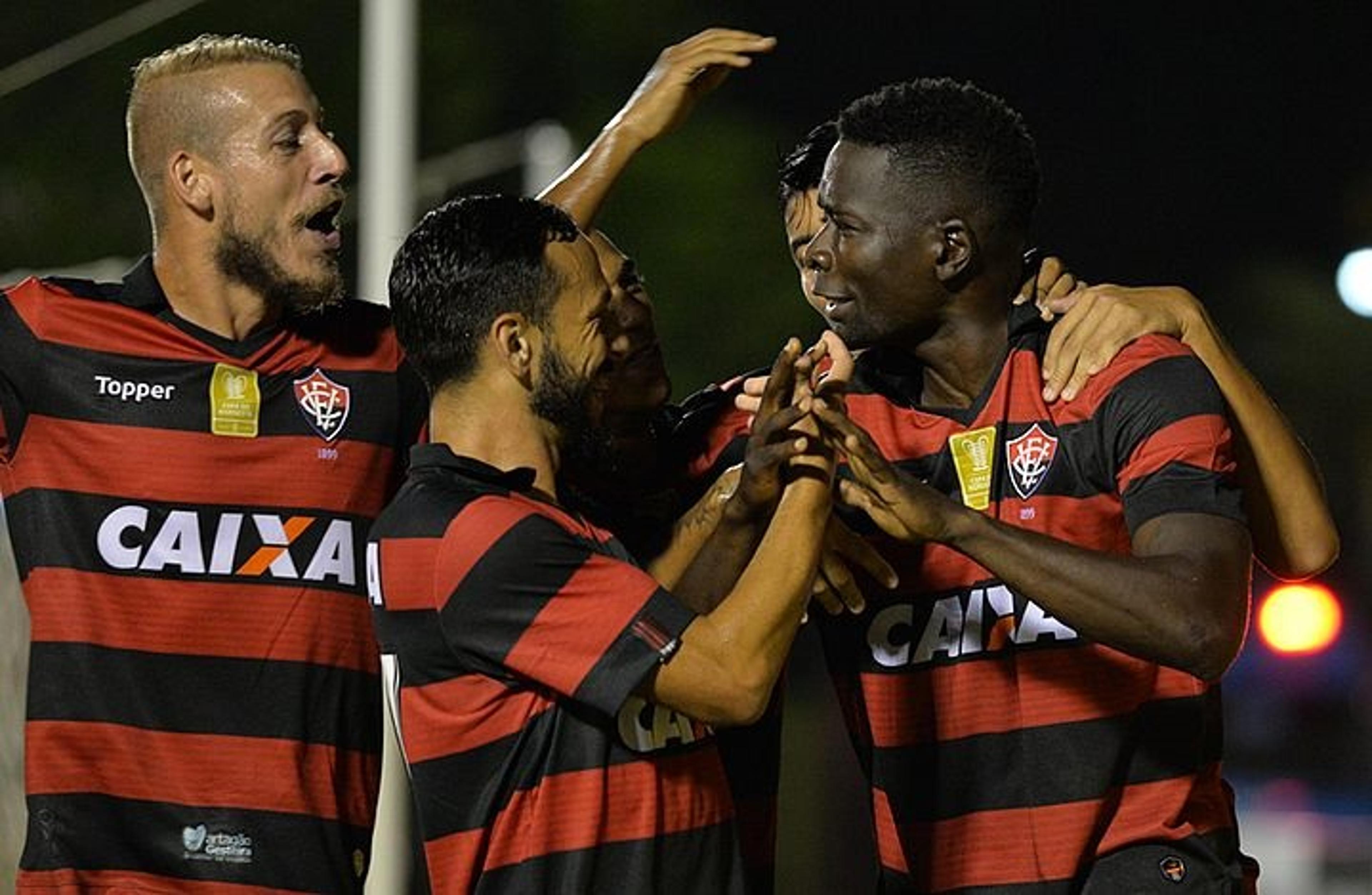 Em noite de artilheiro, Kanu assume: “Já estava ansioso e atrás deste gol”