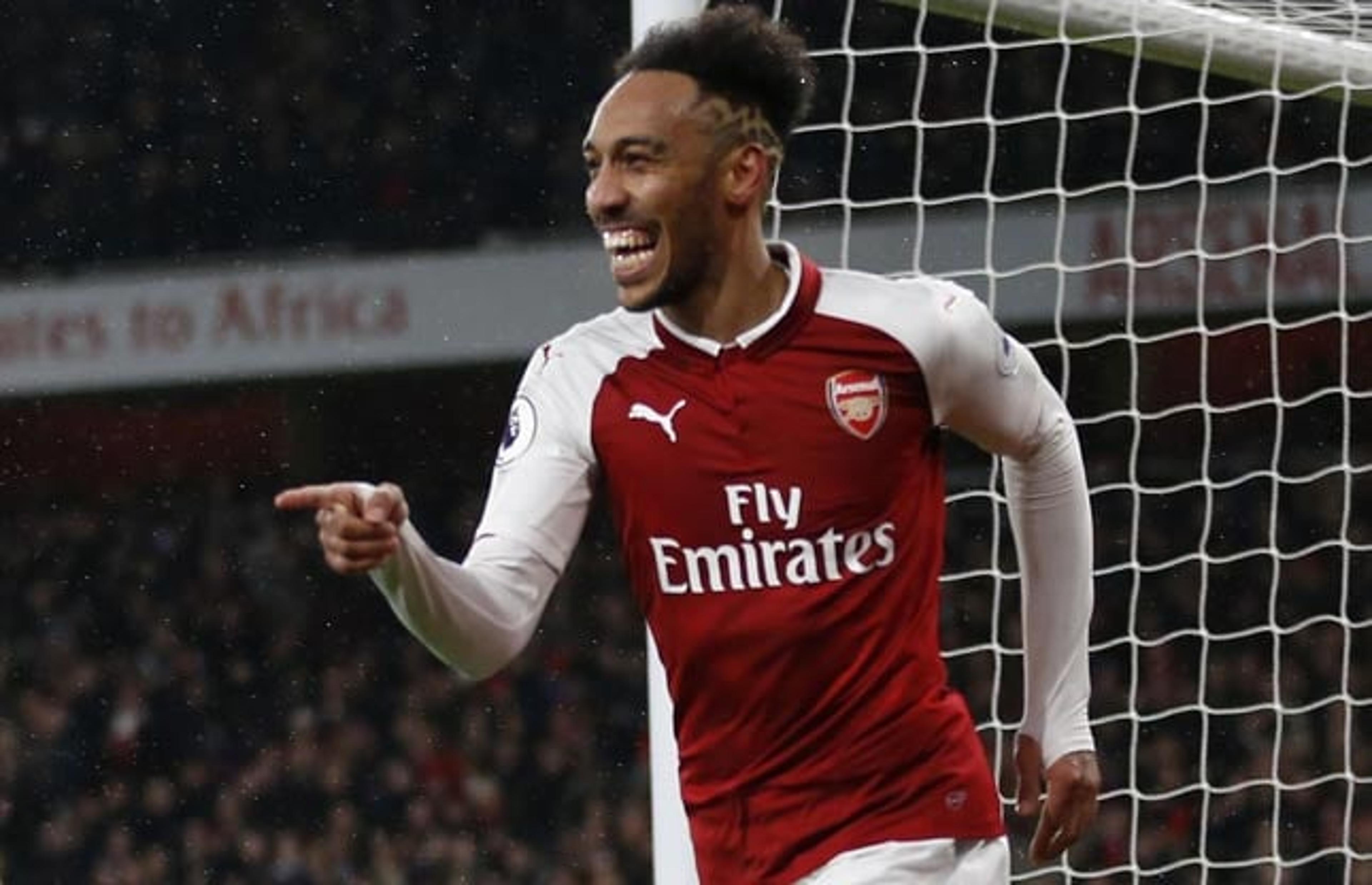 Aubameyang estreia com gol, Ramsey faz três, e Arsenal goleia