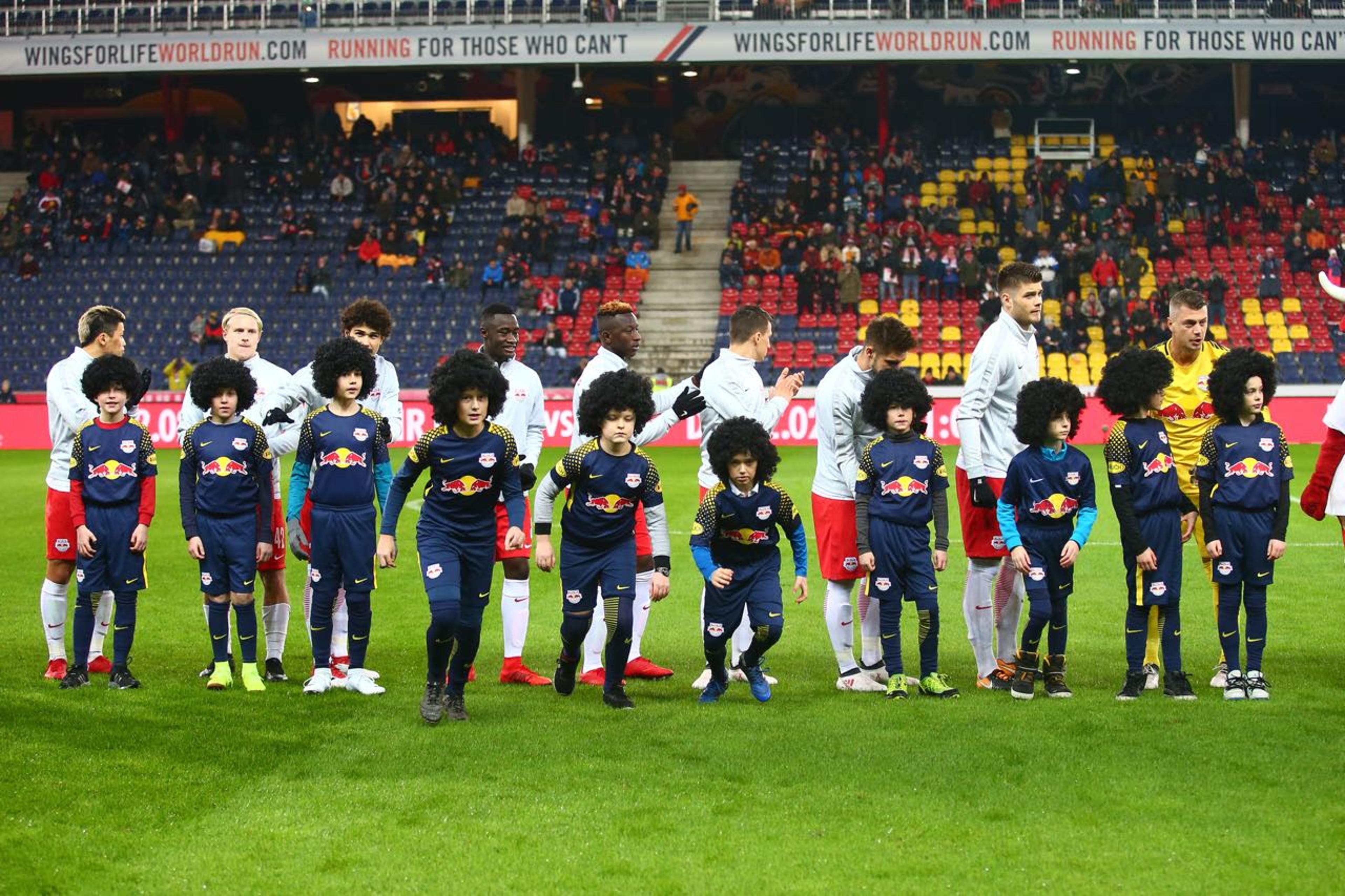 Brasileiro é homenageado por marca e dá vitória ao Red Bull Salzburg