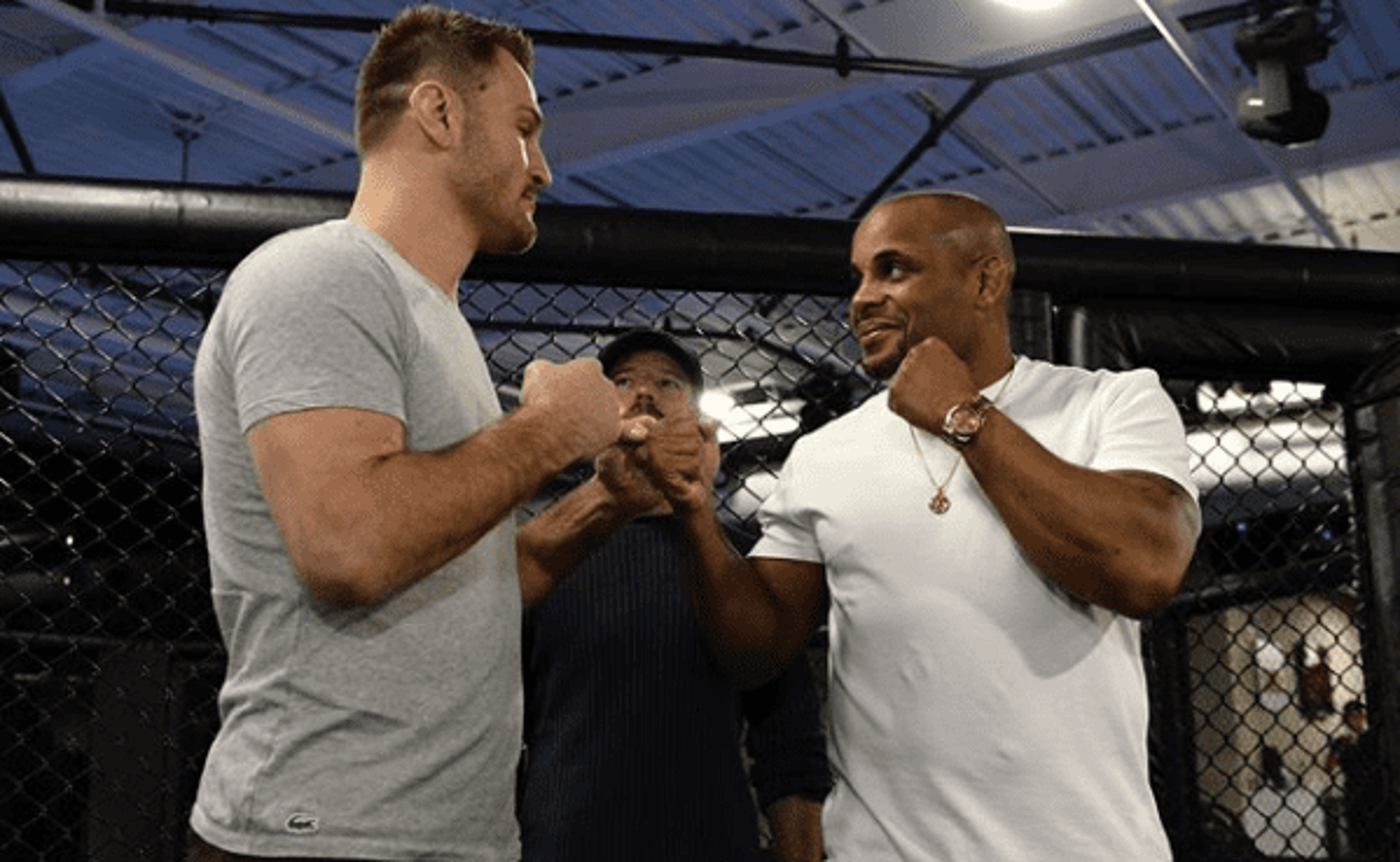 Miocic e Cormier fazem primeira encarada antes de superluta no UFC