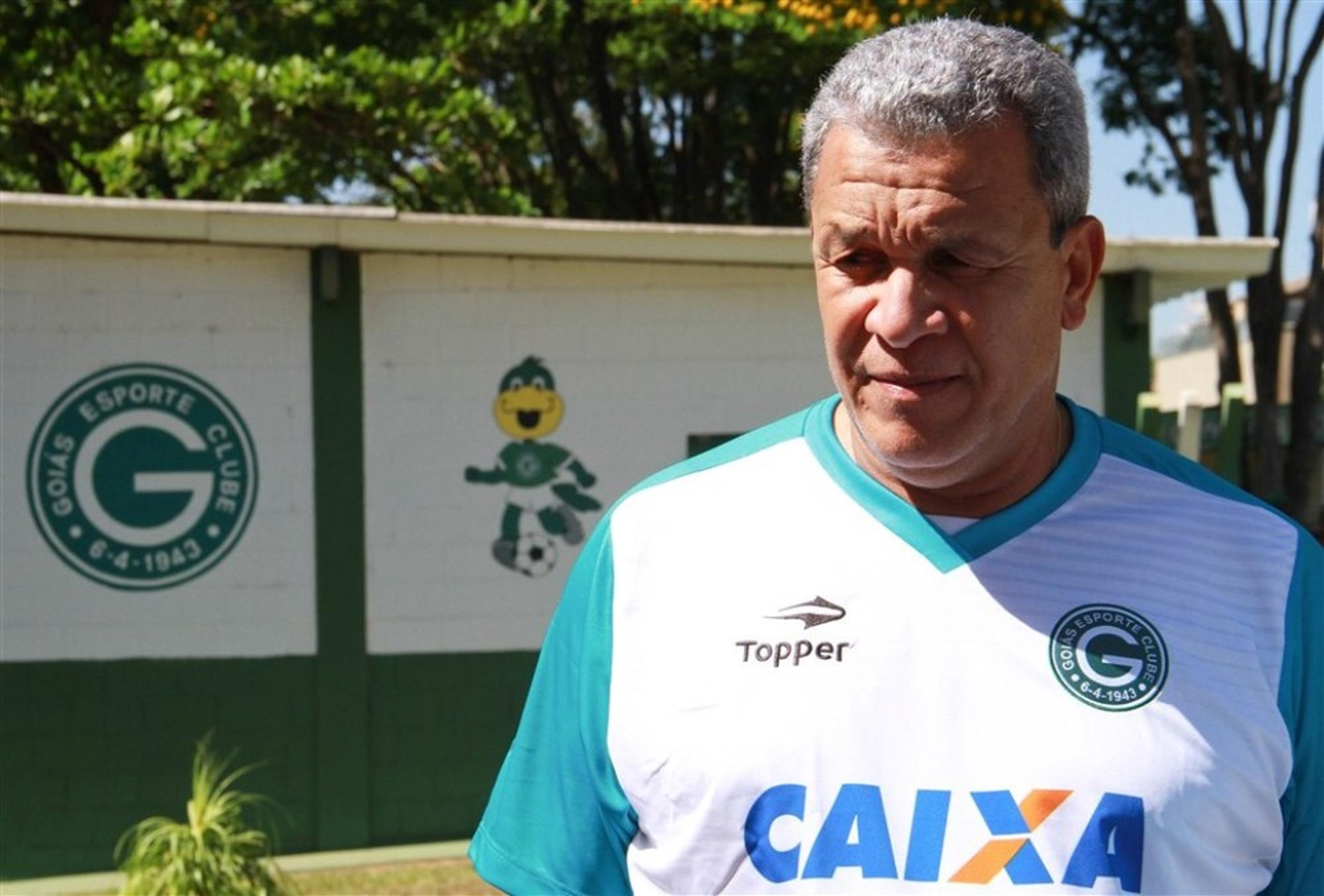 Hélio dos Anjos comemora equilíbrio da equipe no início de 2018