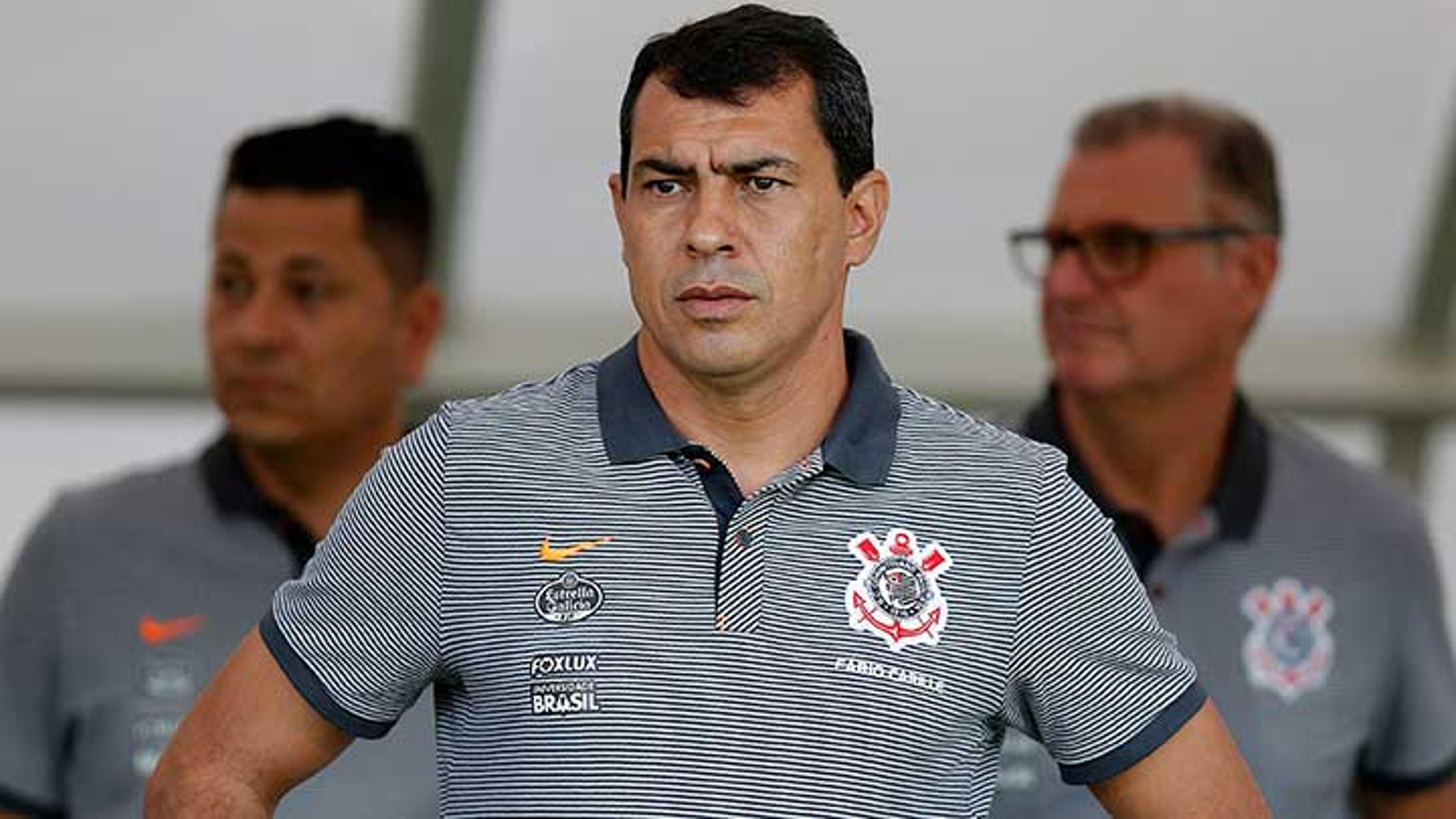 Carille lamenta erros de passes e confirma interesse em volta de Ralf