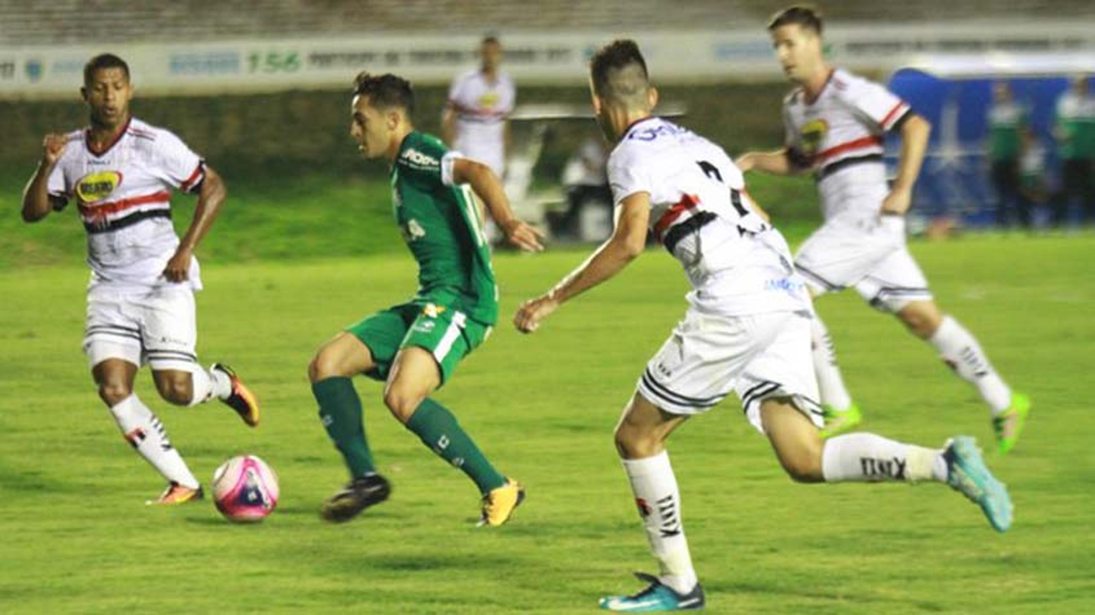 Hélio dos Anjos lamenta empate do Goiás fora de casa diante do Anápolis