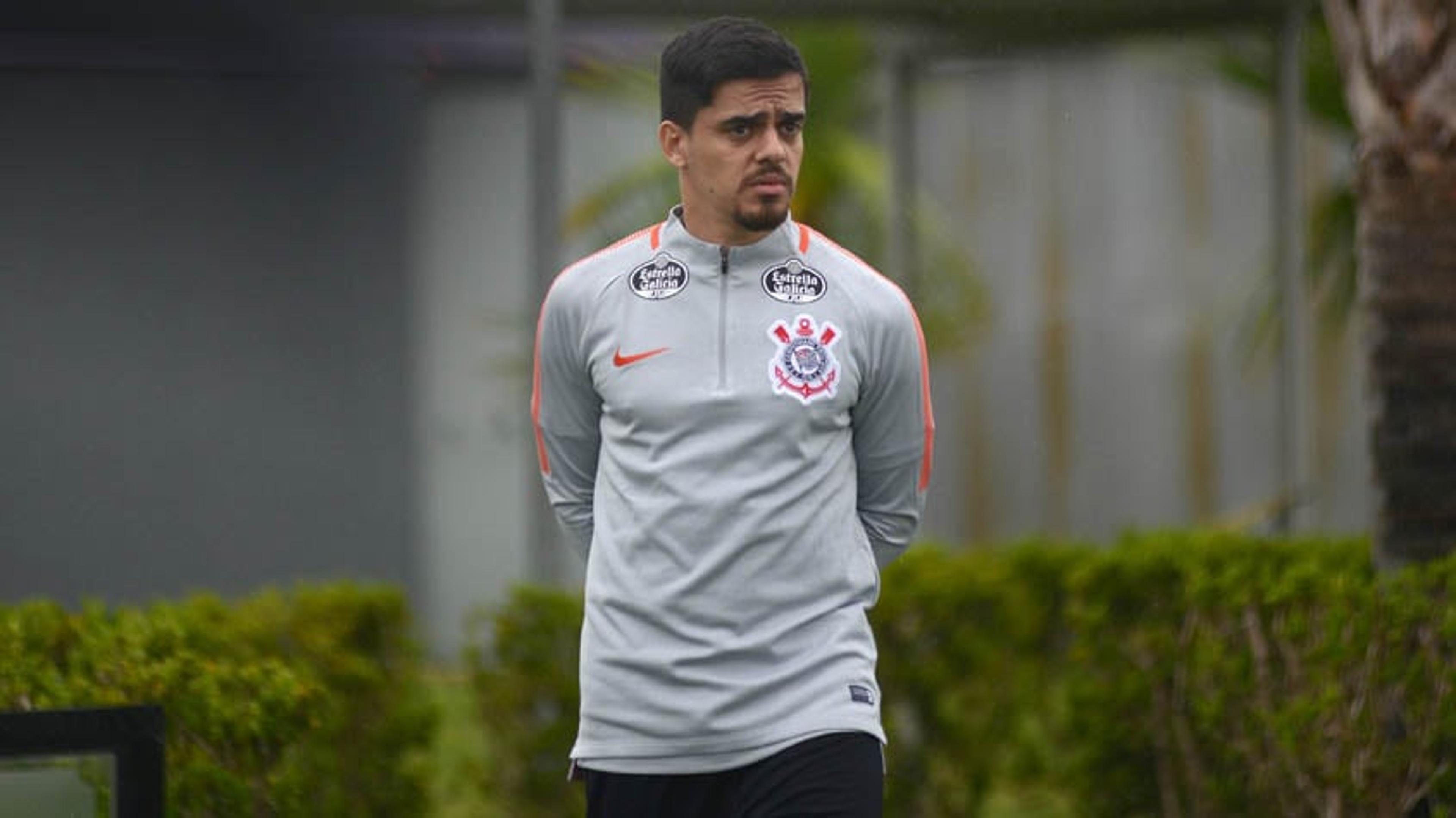 De olho na Copa, Fagner vai a campo no Corinthians com Danilo e Vilson