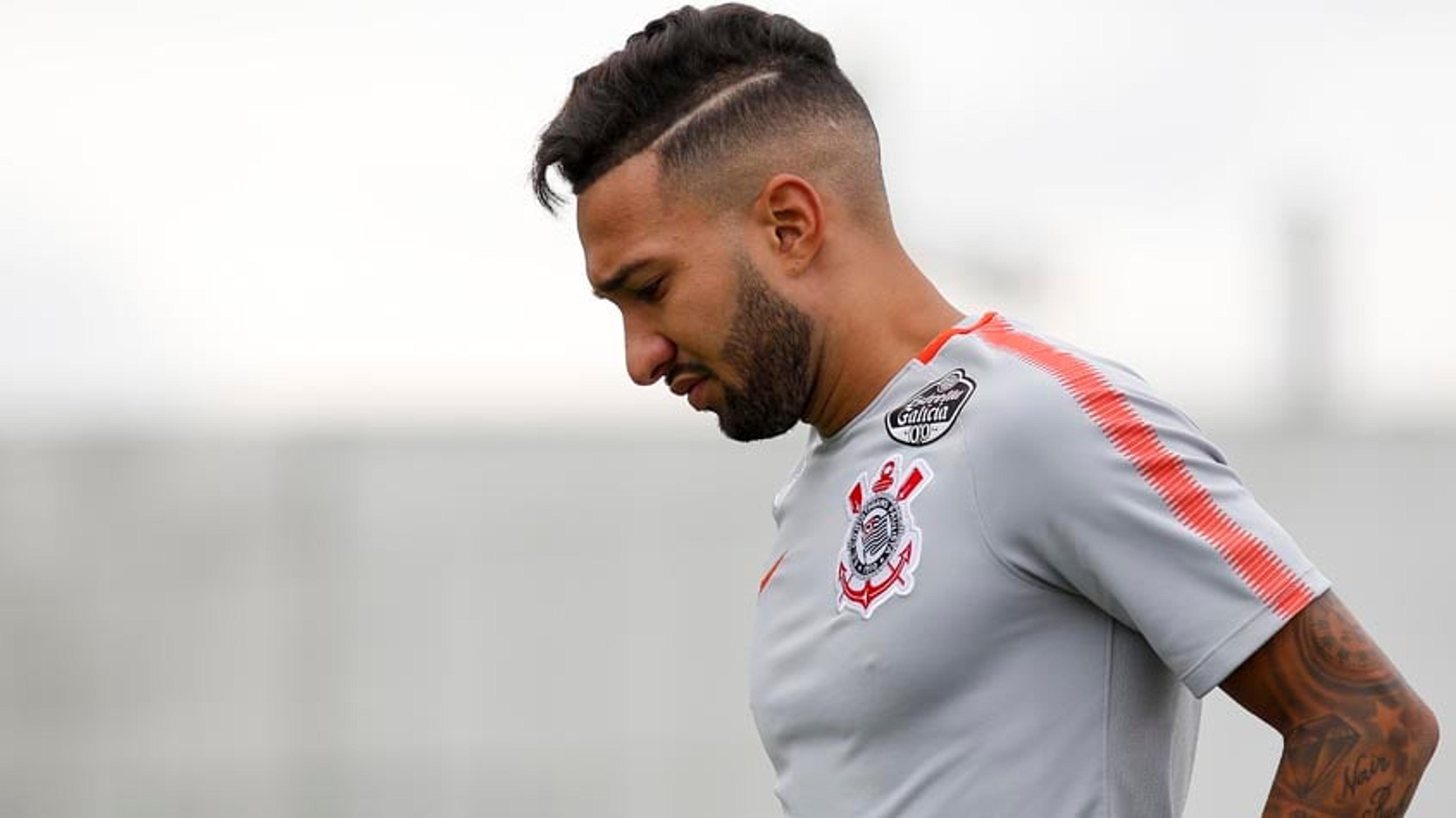 Clayson passará por cirurgia e só volta ao Corinthians depois da Copa