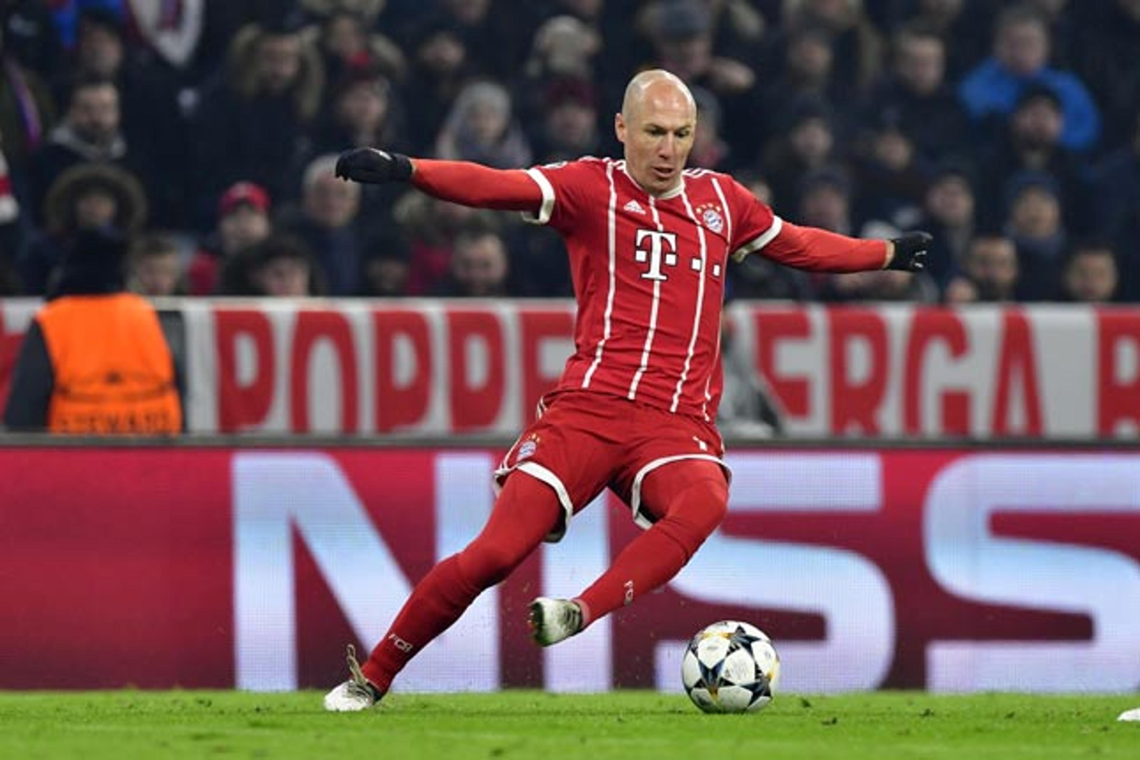 Robben se irrita por ficar no banco em goleada do Bayern na Champions