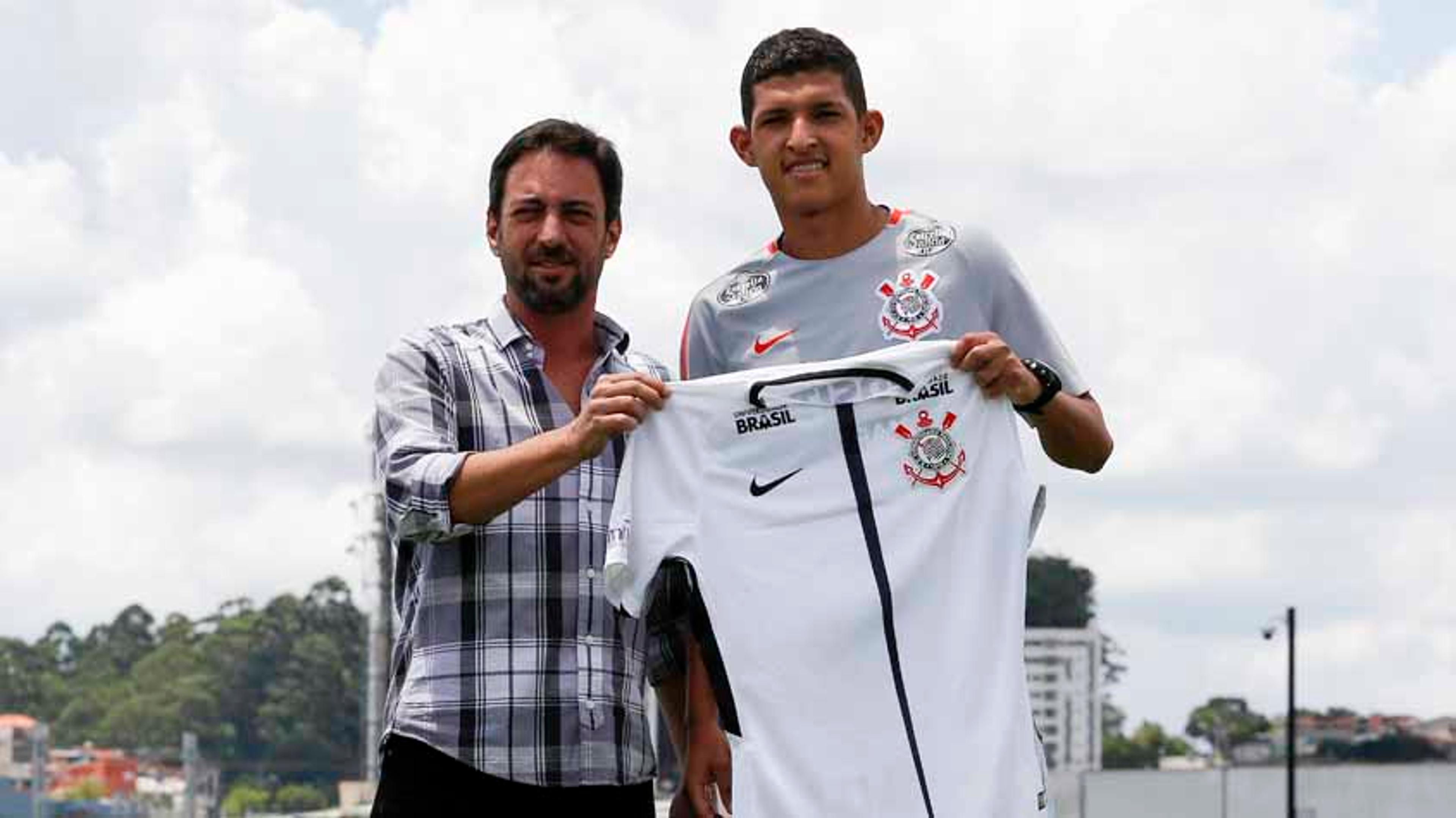 ‘Estou pronto’, diz Matheus Matias, atacante apresentado no Corinthians