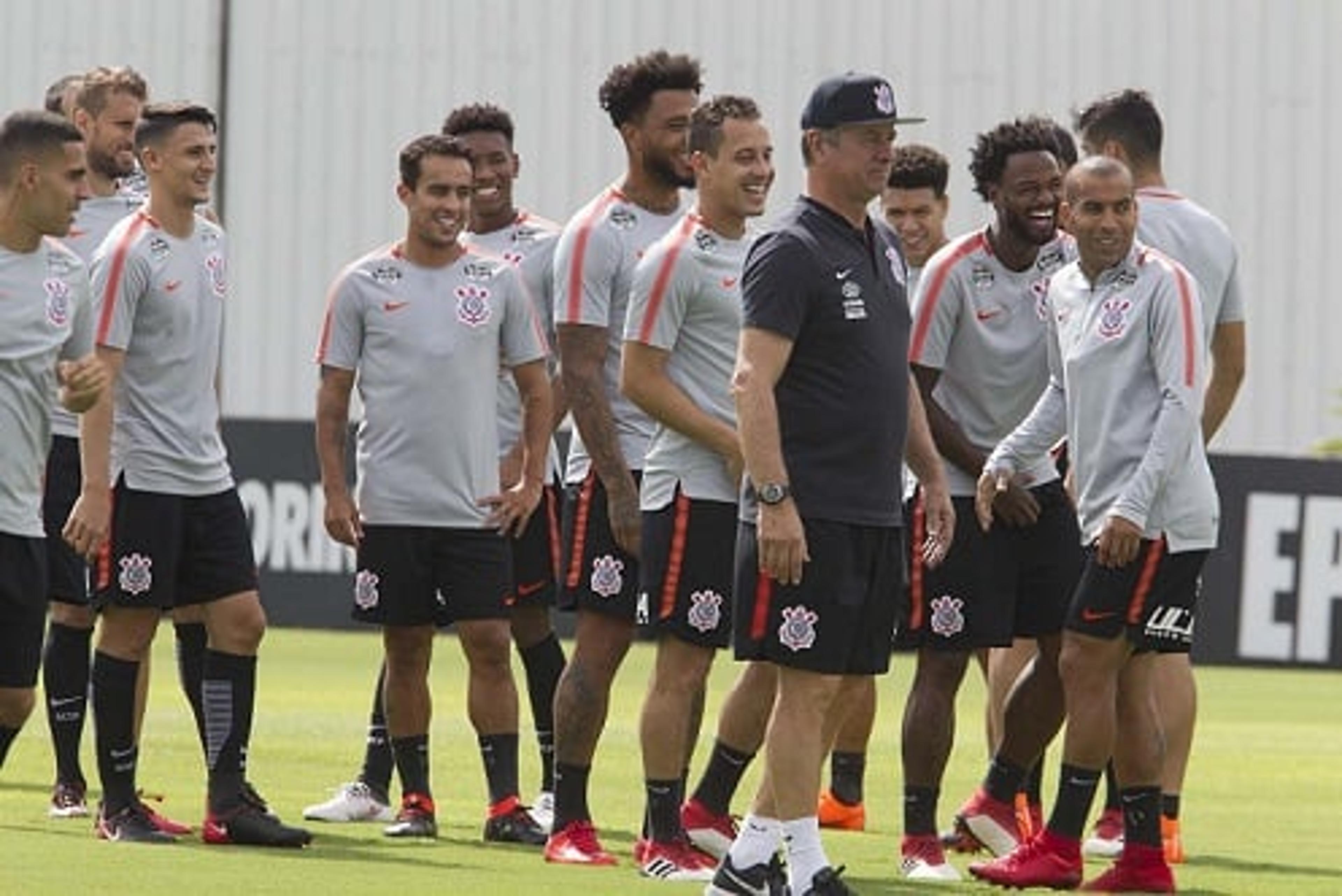 Corinthians contrata ‘um time’, ainda emprestará e atrasa planos de Carille