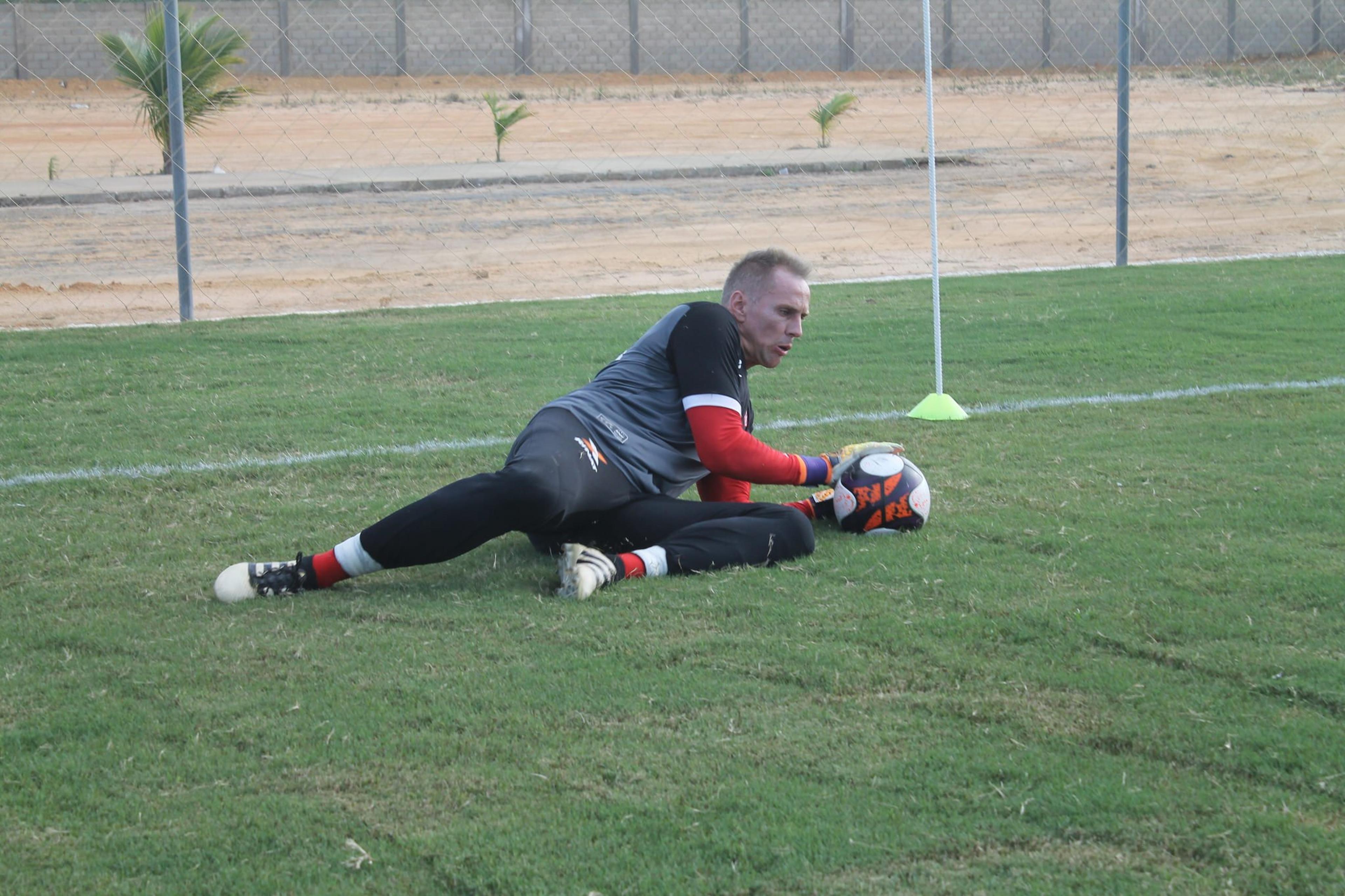 Goleiro pede atuação perfeita do CRB contra o São Paulo, no Morumbi