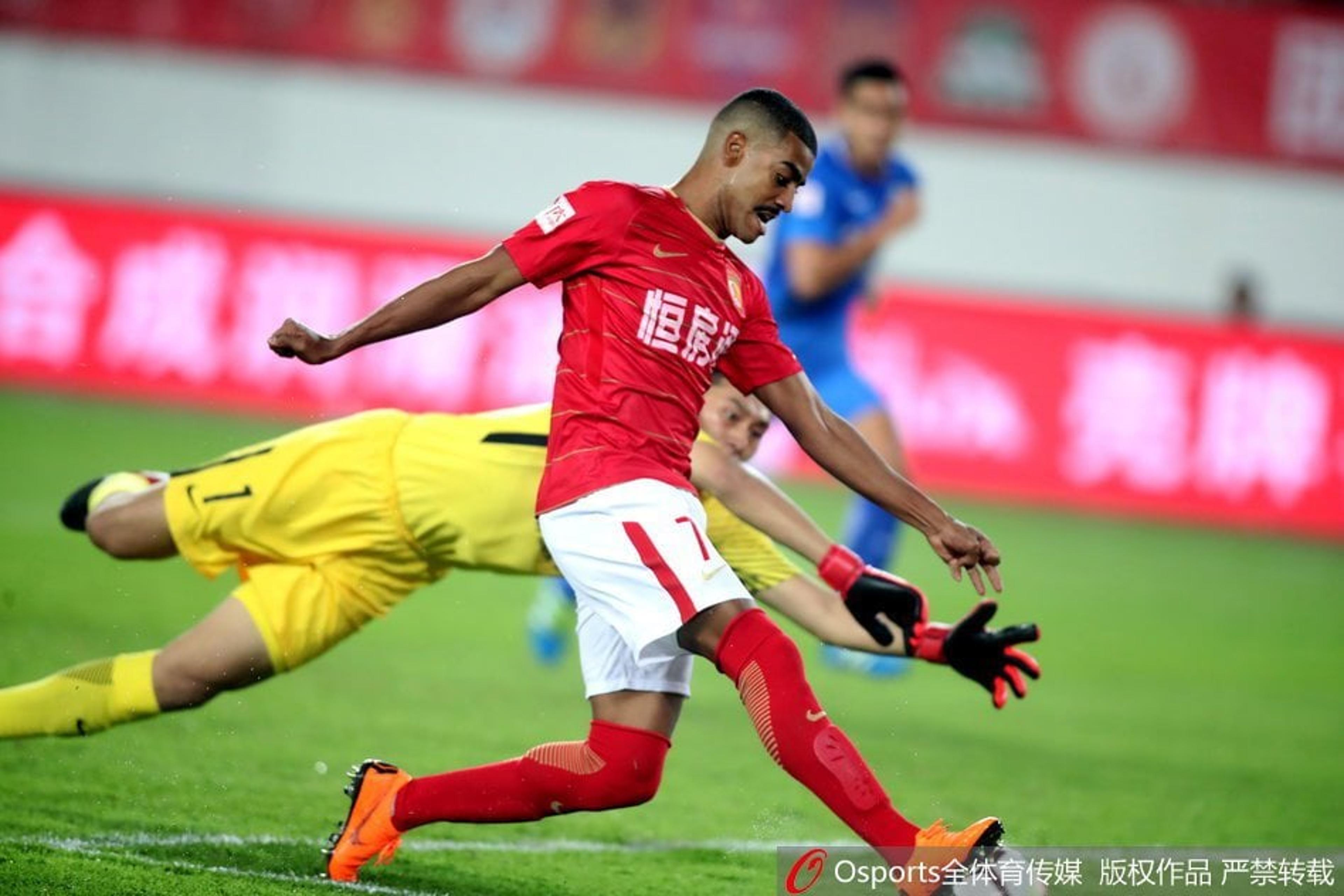 Brasileiros brilham em goleada do Guangzhou Evergrande na China