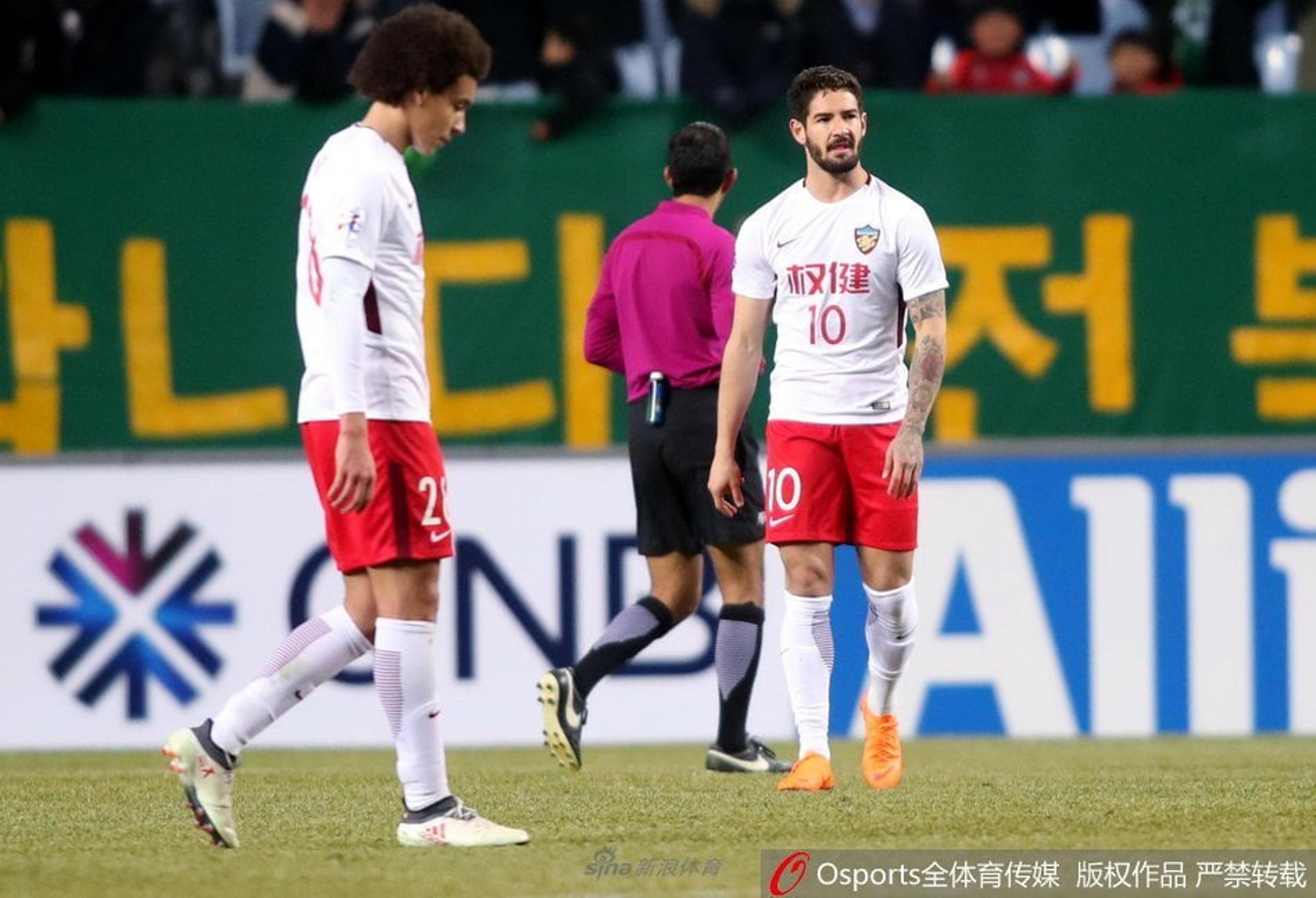 Pato marca, mas Tianjin Quanjian é goleado na Champions da Ásia