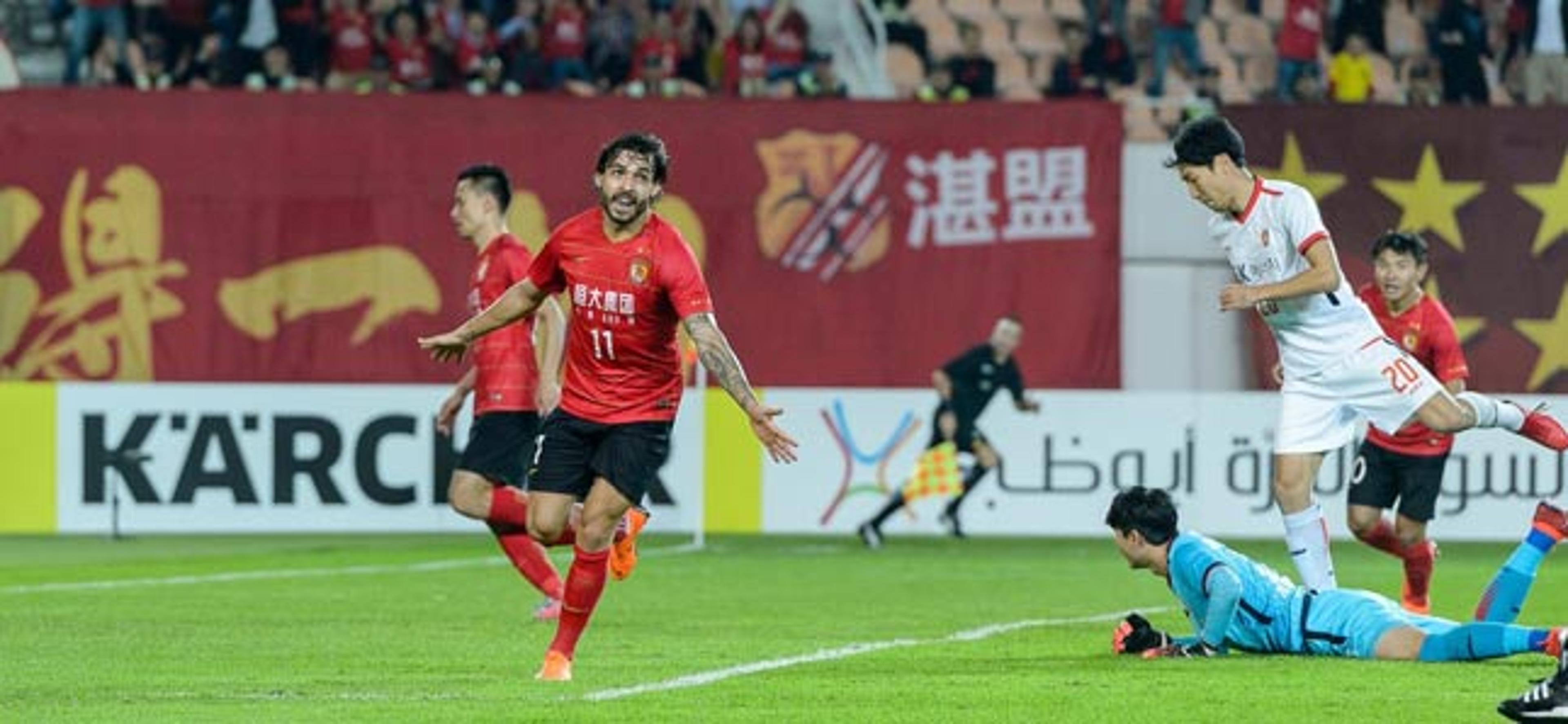 Goulart faz quatro e comanda vitória do Guangzhou na Champions da Ásia