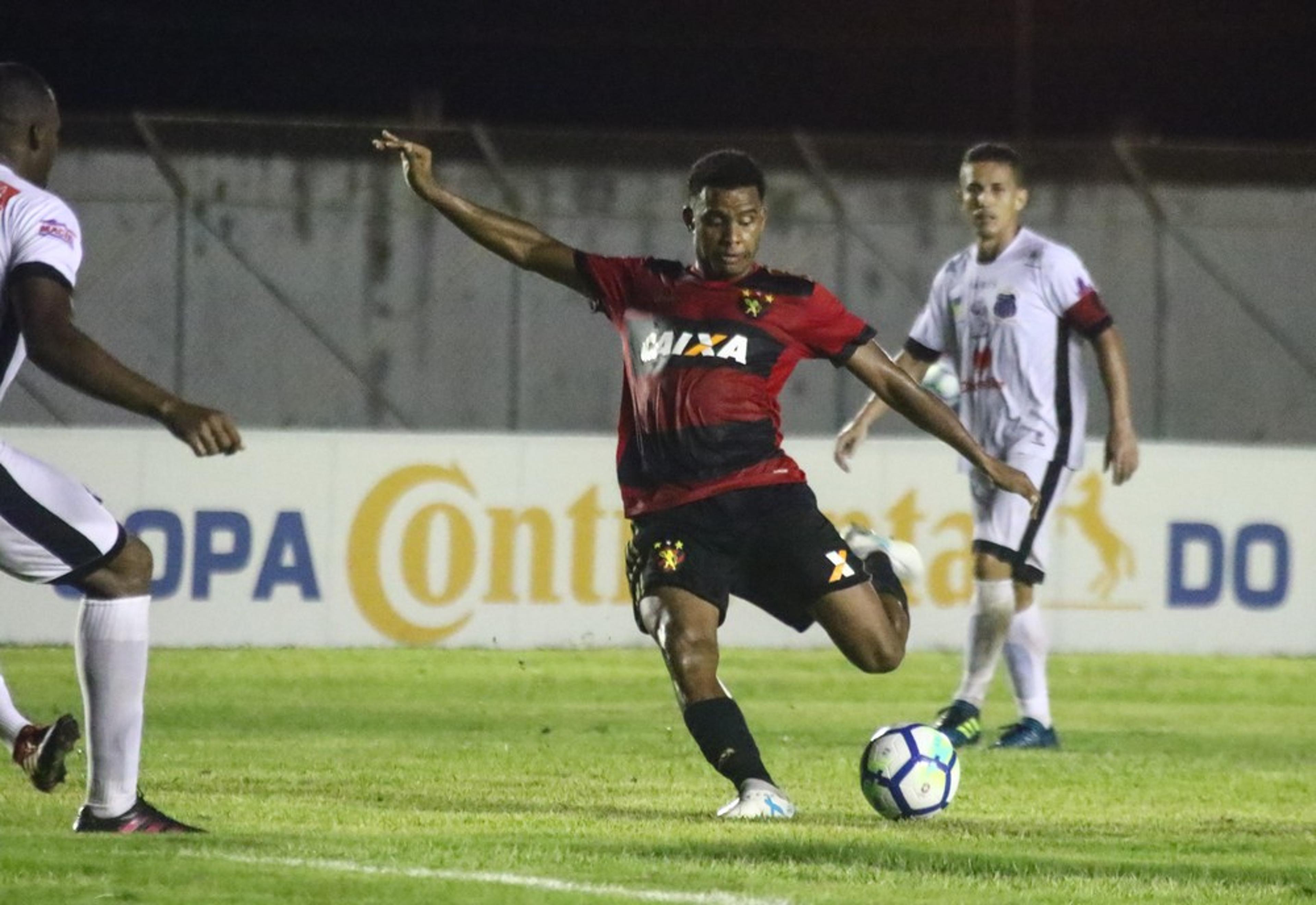 Internacional e Sport negociam o empréstimo de Rithely