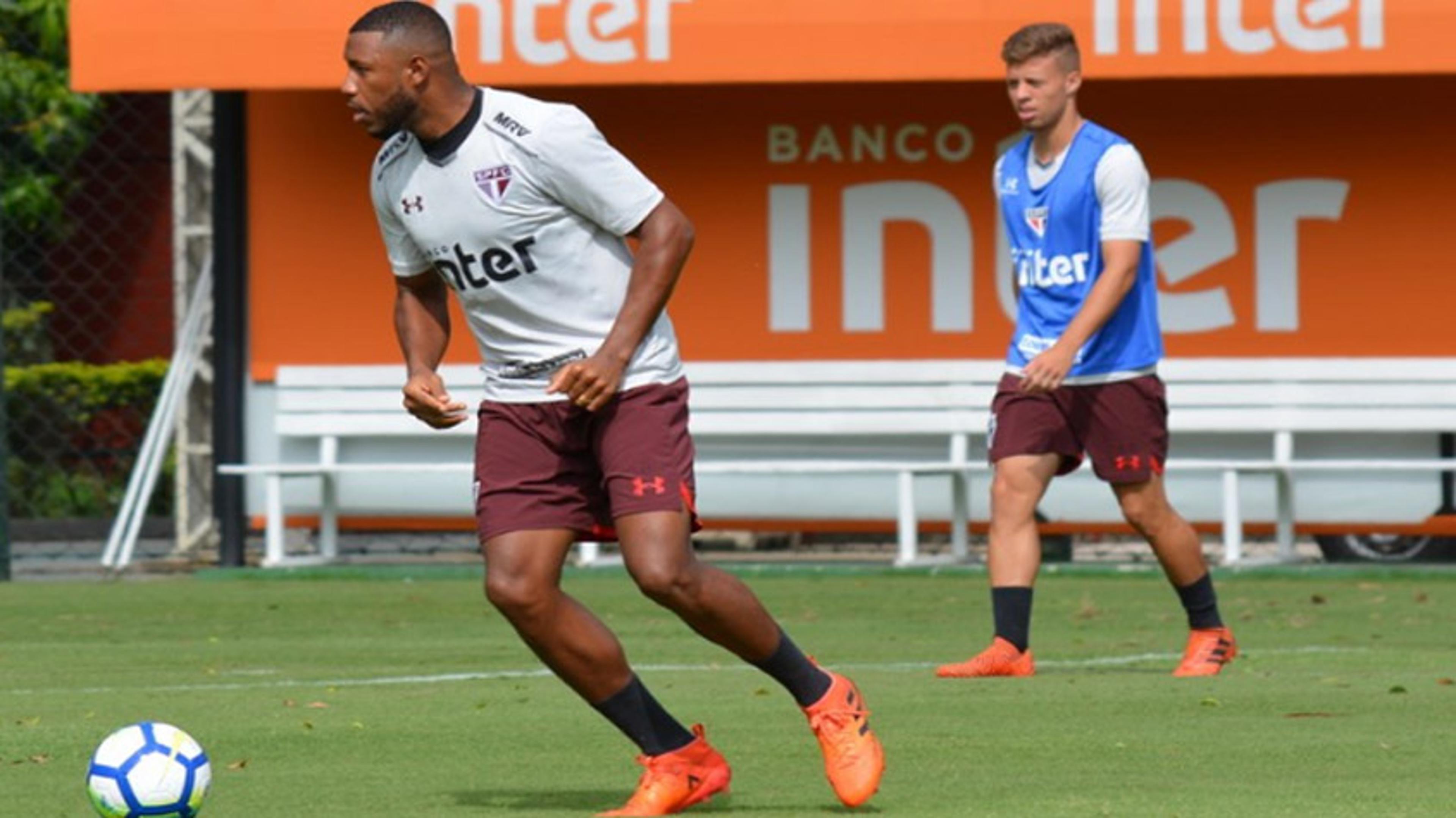 Jucilei e Anderson Martins voltam a ser relacionados pelo São Paulo