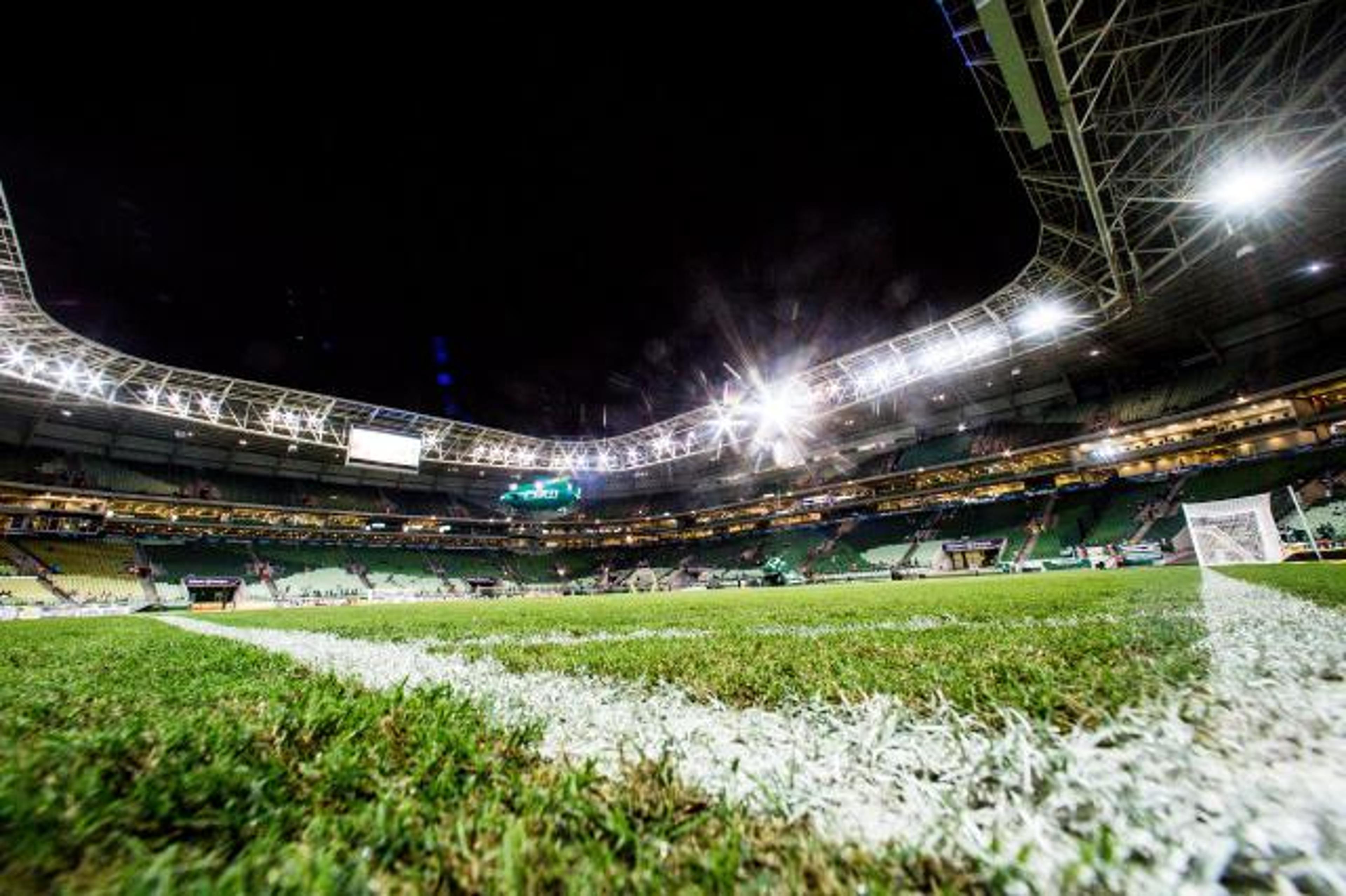 WTorre aproveita Copa do Mundo para trocar o gramado do Allianz