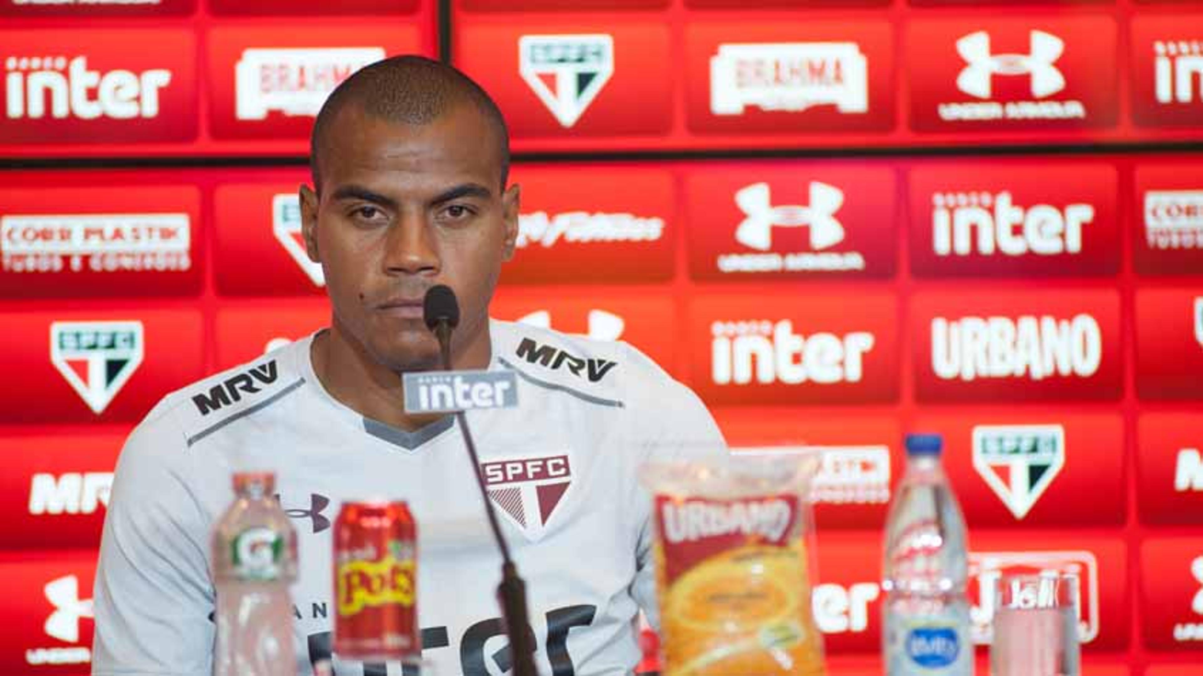 Adaptado a clube e colegas: Régis se diz pronto para estrear no São Paulo