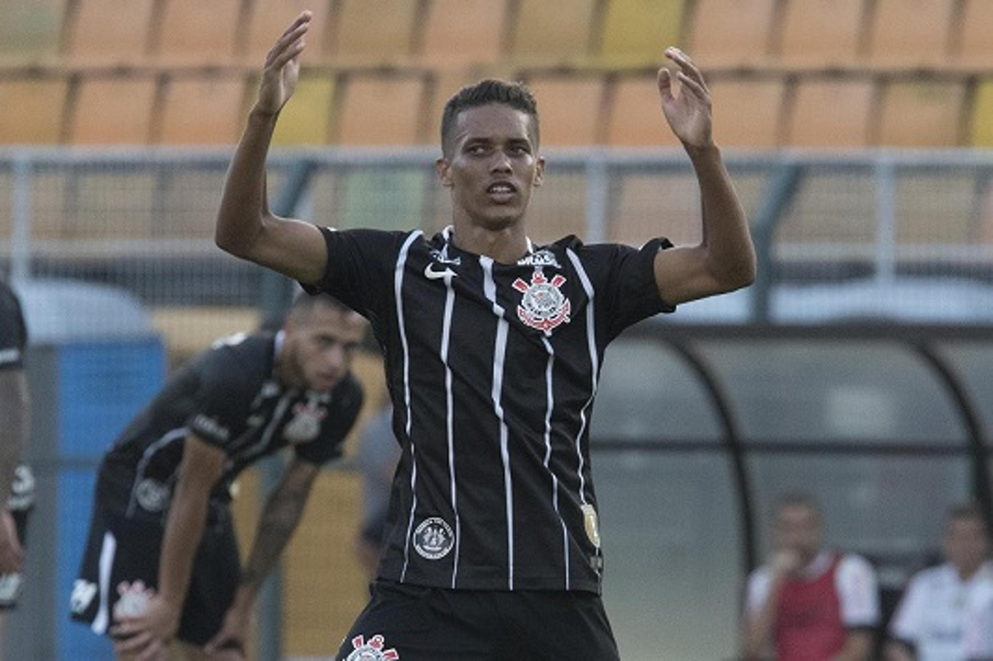 Pedrinho exalta gol ‘importante’ no Corinthians e não quer ficar ‘fortão’