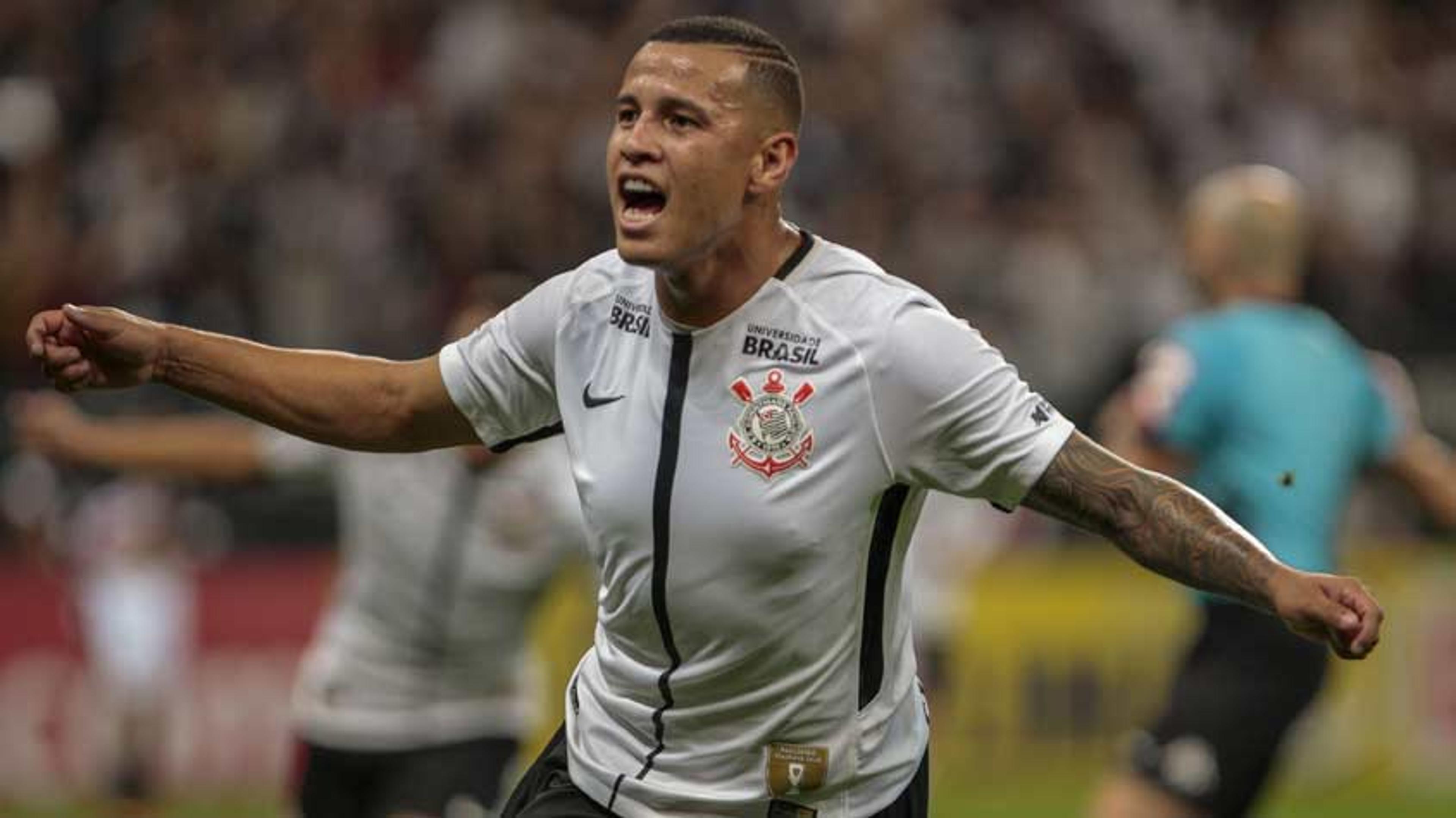 ‘Sidclayson’! Entrosada, dupla deixa lado esquerdo do Corinthians forte