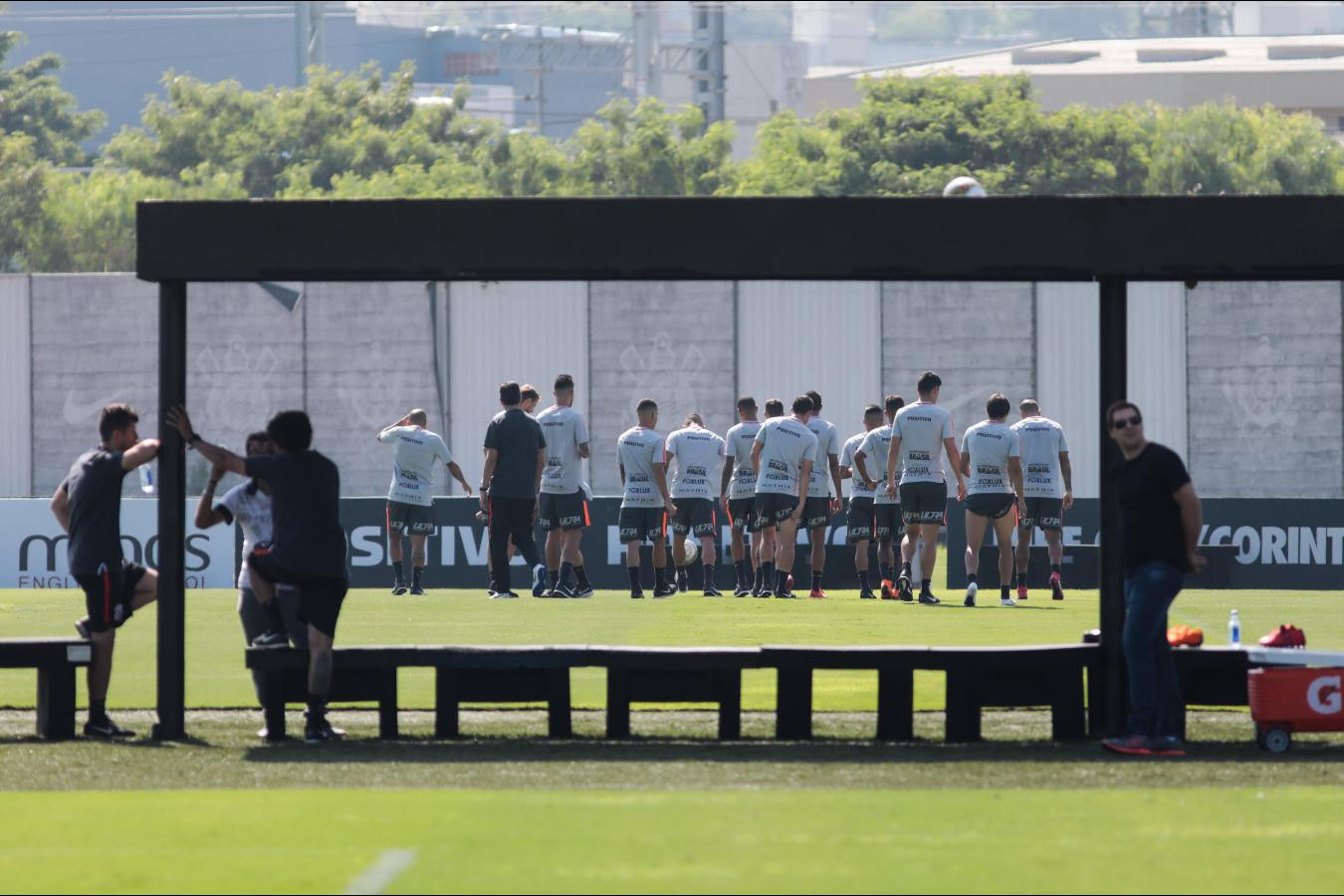 Carille troca treino por conversa e tem dúvidas no Timão para a final