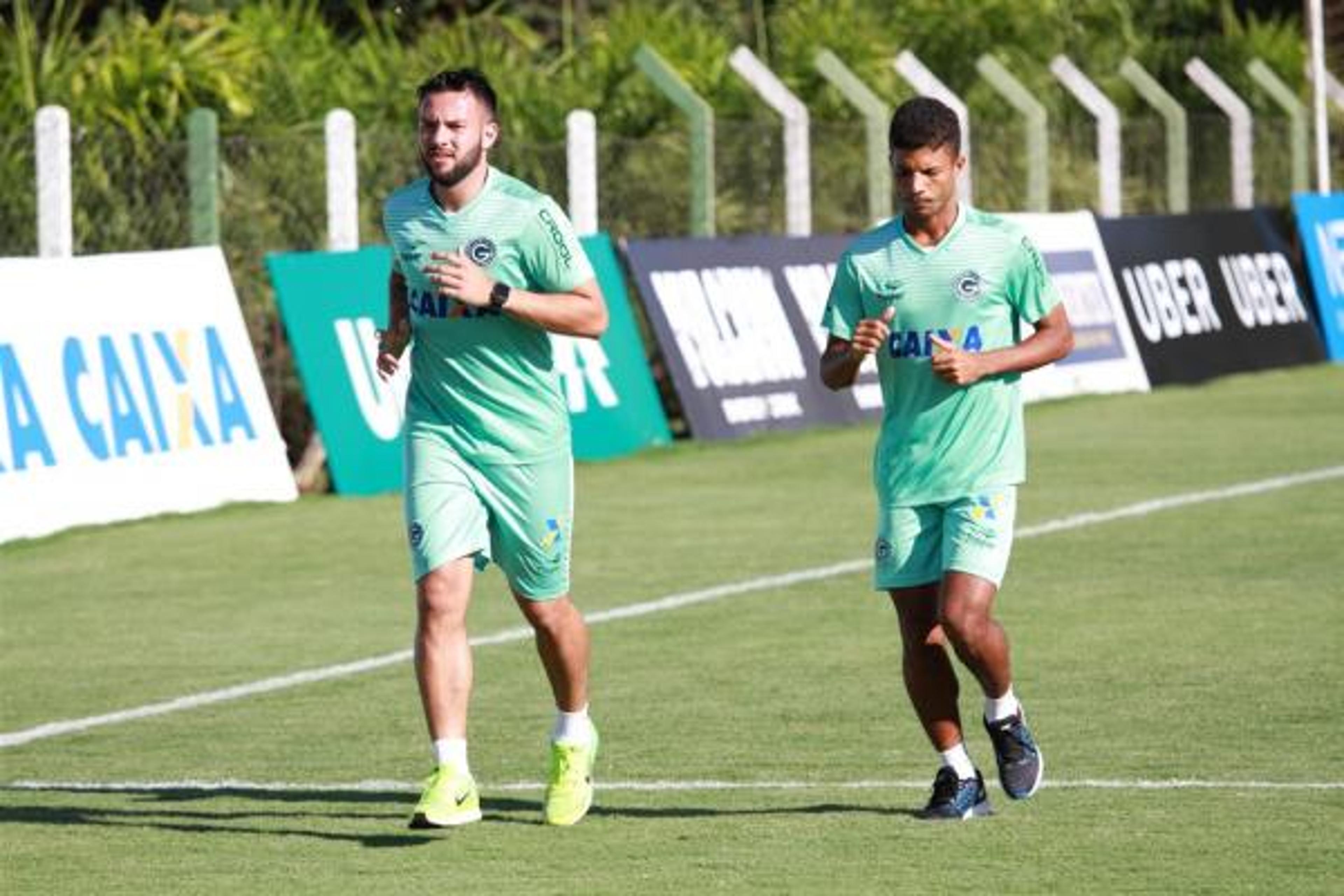 Meia do Goiás aposta em final equilibrada contra Aparecidense