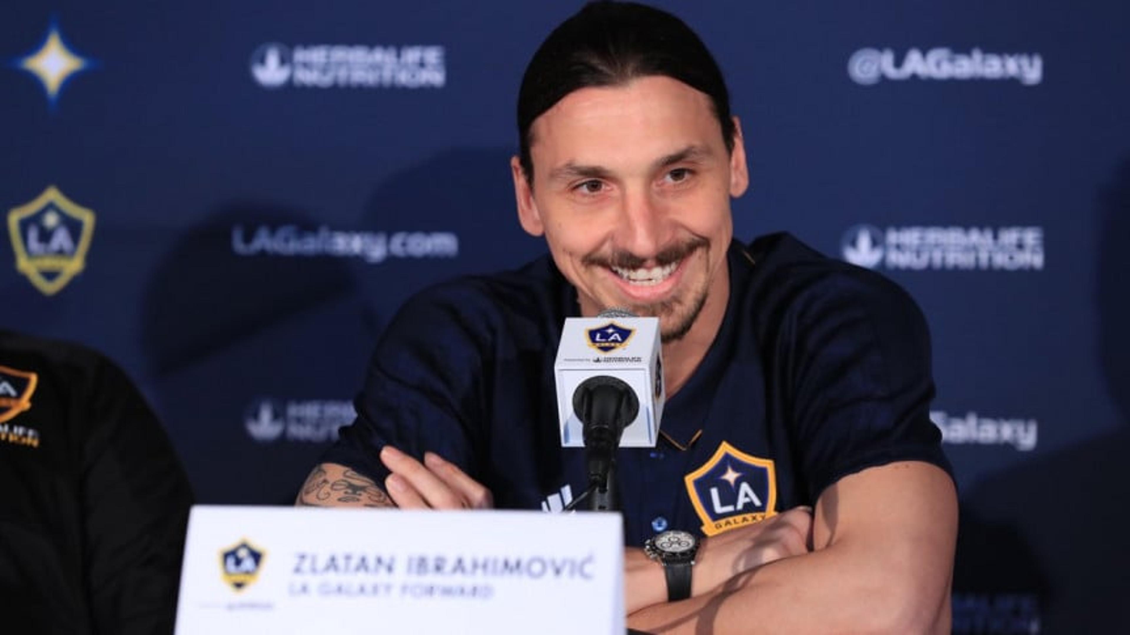 Ibrahimovic elogia ex-clube: ‘Sinto falta de United e do Mourinho’