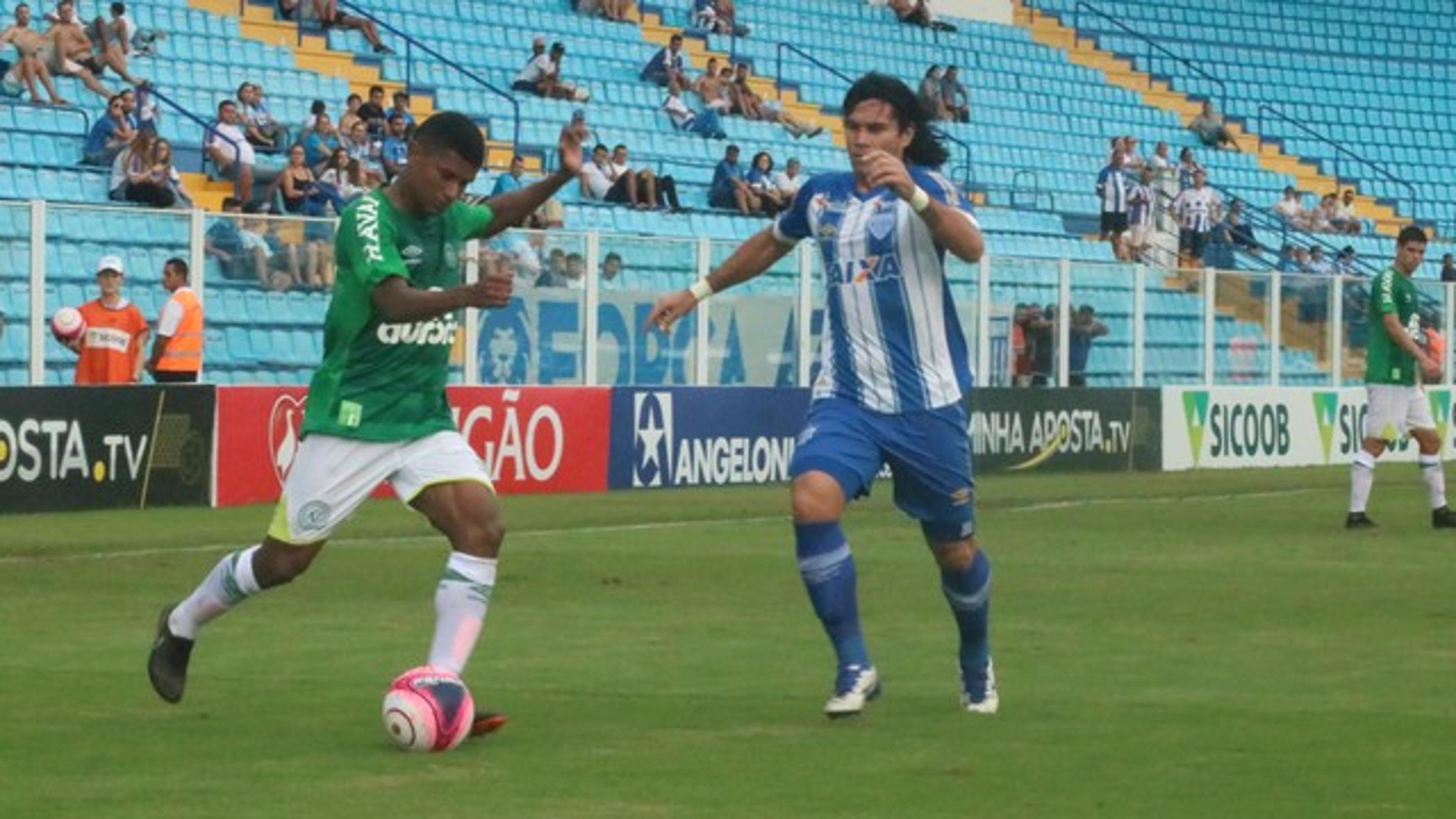 Em jogo de despedida e estreia, Avaí e Chapecoense empatam na Ressacada