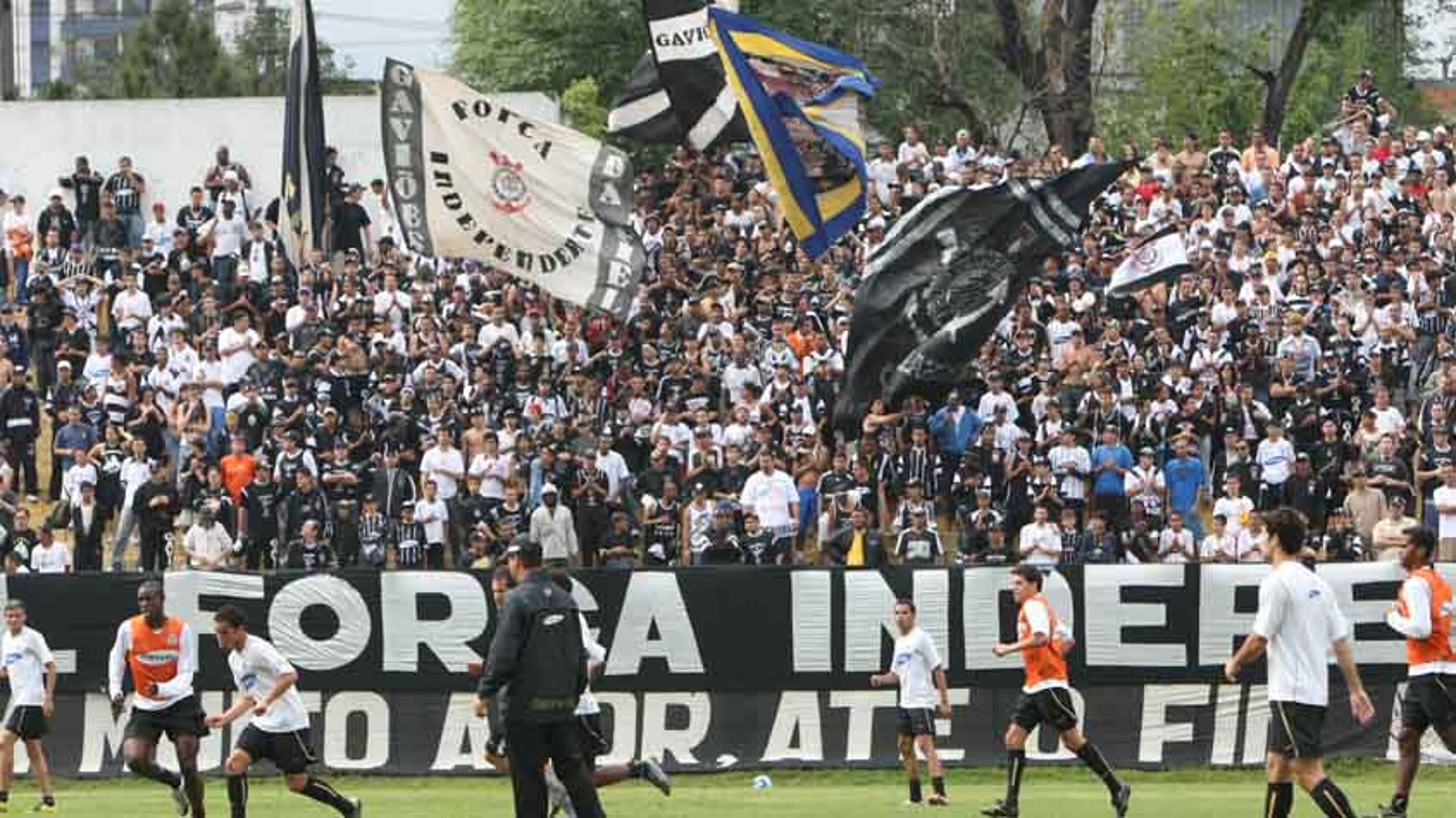 Corinthians faz ‘corredor’ para time chegar com a Fiel na Arena