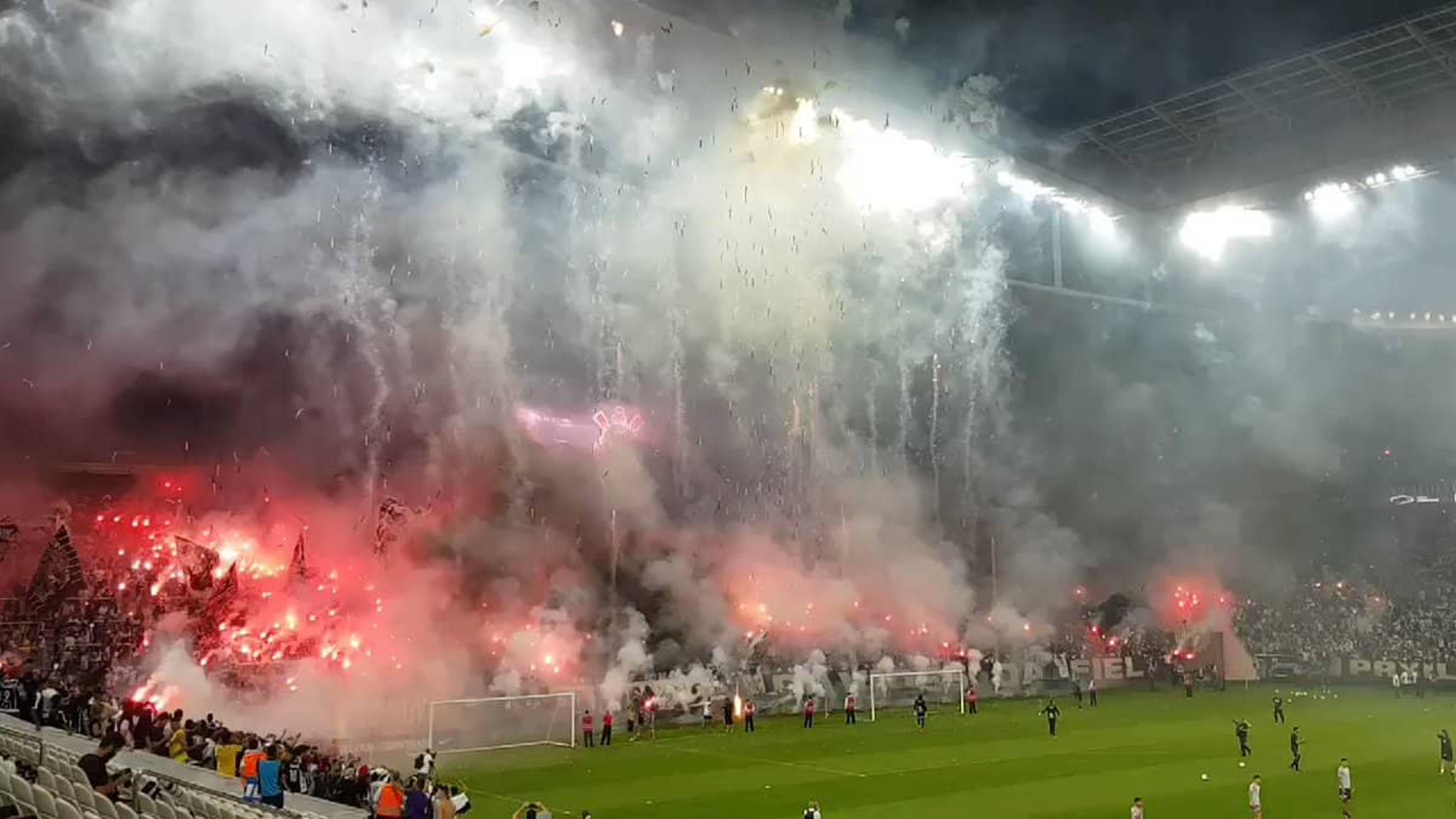 ‘Abraçado’ pela Fiel, Corinthians treina na Arena em clima de jogo