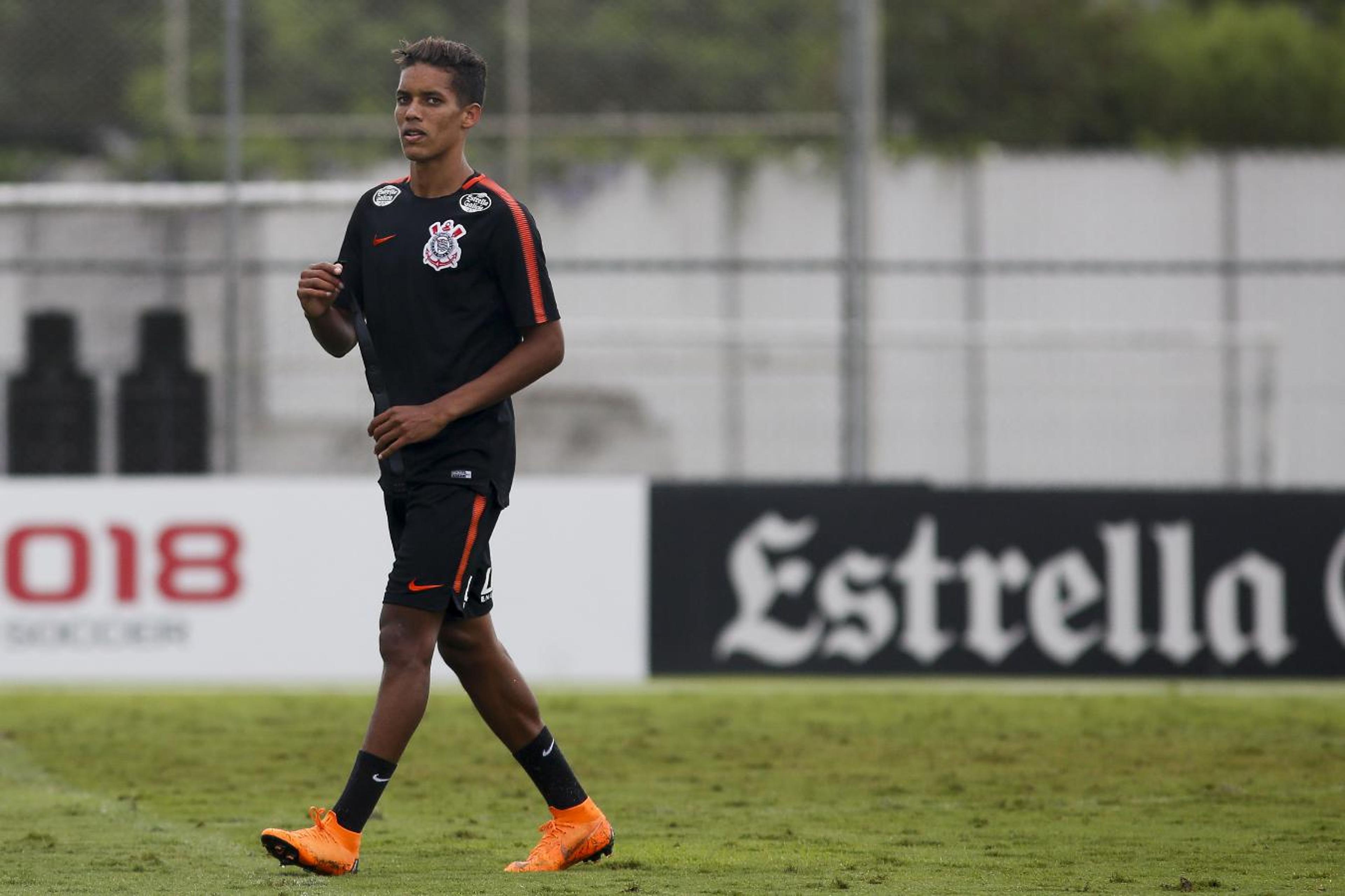 Pedrinho volta a ser relacionado no Corinthians; Sheik é desfalque