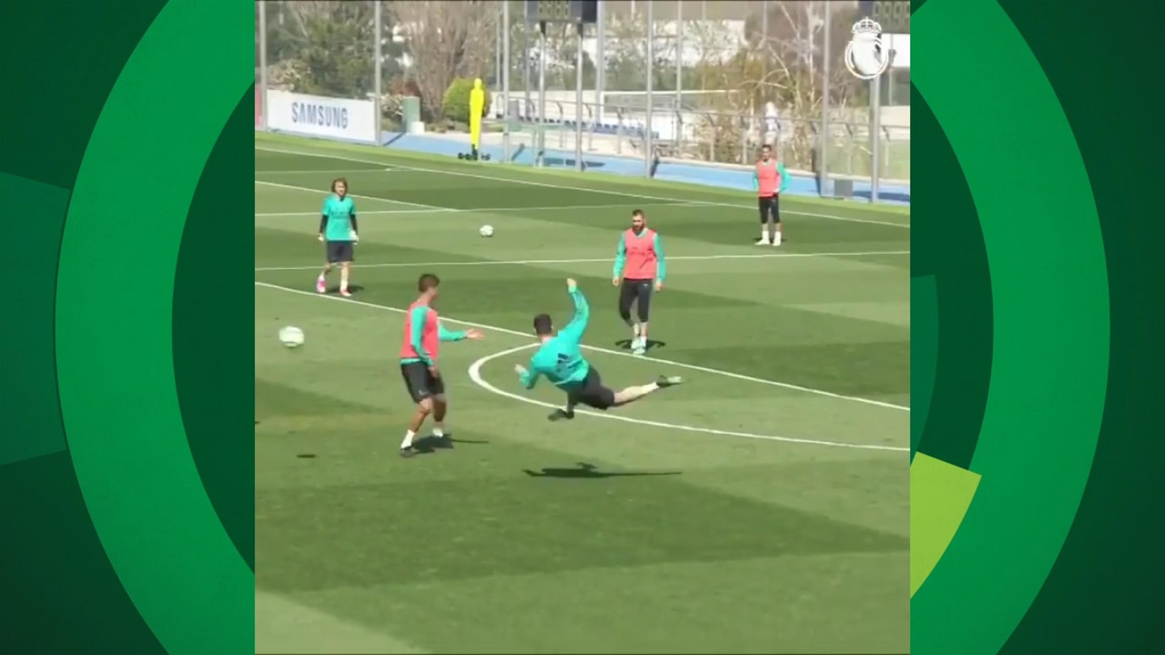 CR7 ataca novamente e faz golaço de voleio em treino do Real; assista