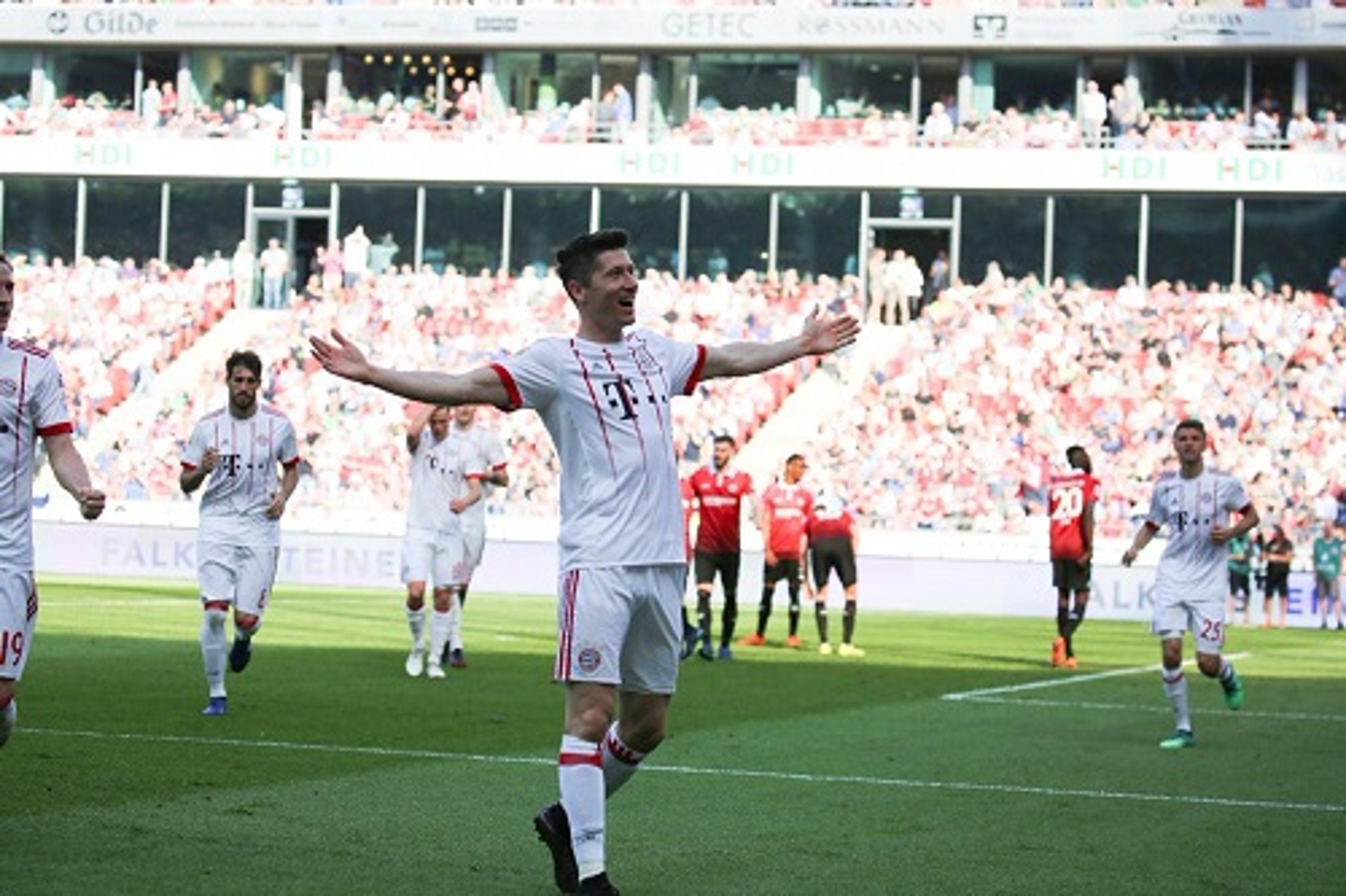 Com gols de Müller e Lewa, Bayern derrota o Hannover pelo Alemão