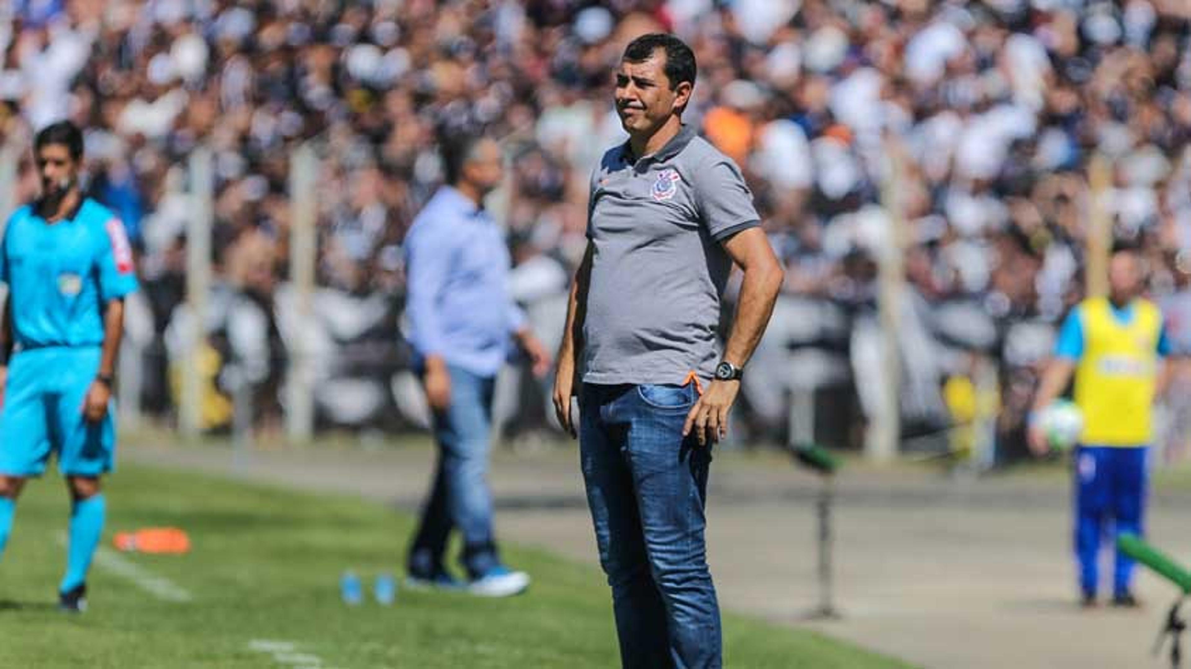 Rindo à toa: Corinthians e Carille vivem a melhor fase da temporada