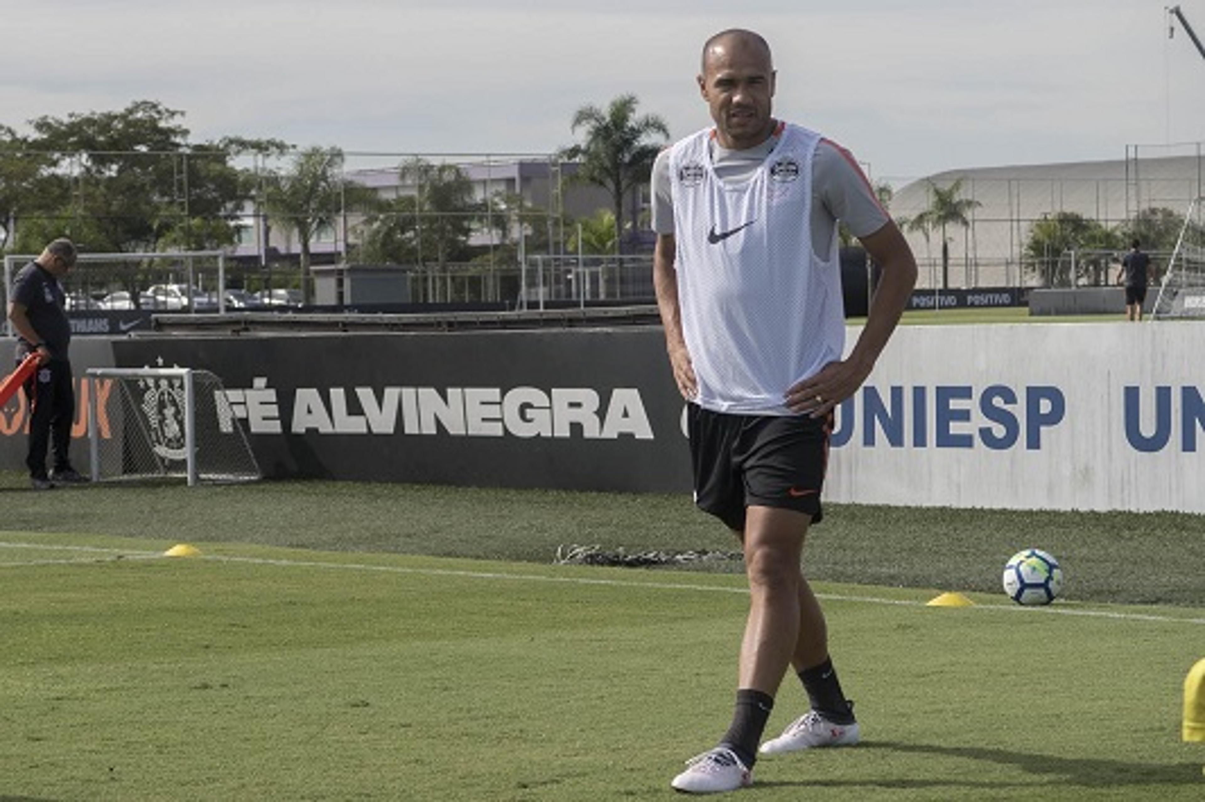 Último jogo do Timão sem camisa 9? Carille adota cautela com Roger