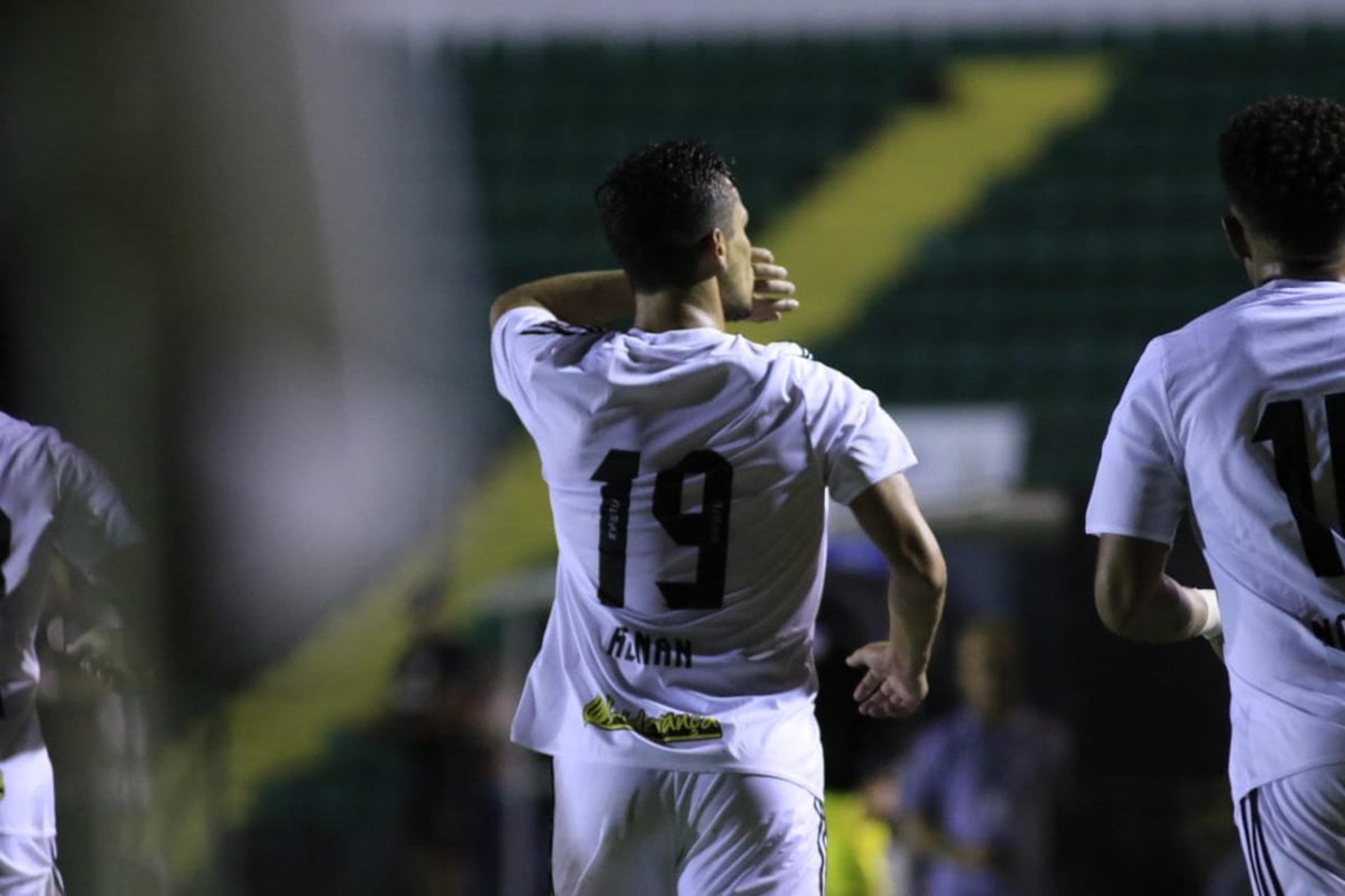 Com dois de Henan, Figueirense vence e segue invicto na Série B