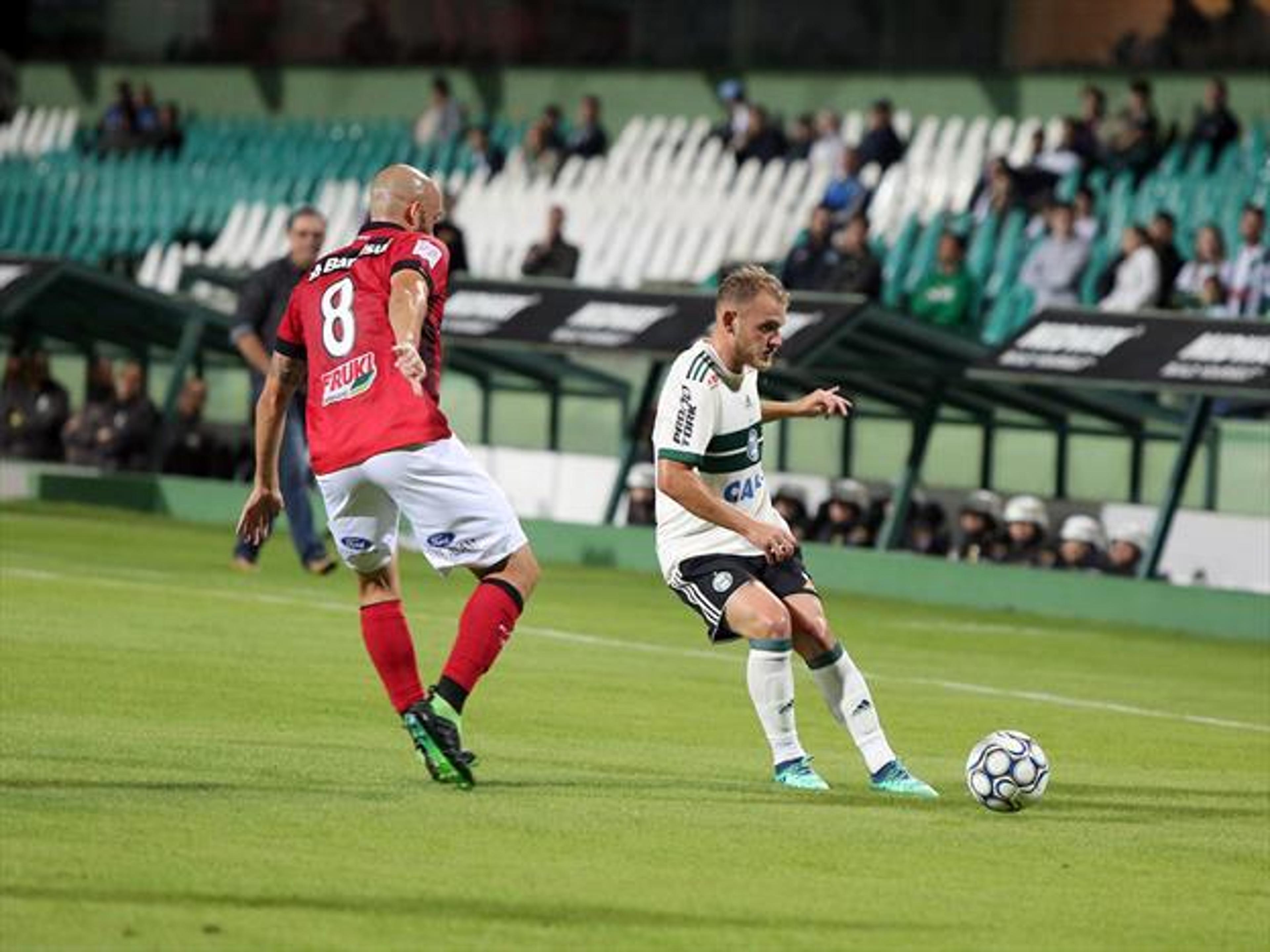 Coritiba vence o Brasil-RS e entra no G-4 da Série B