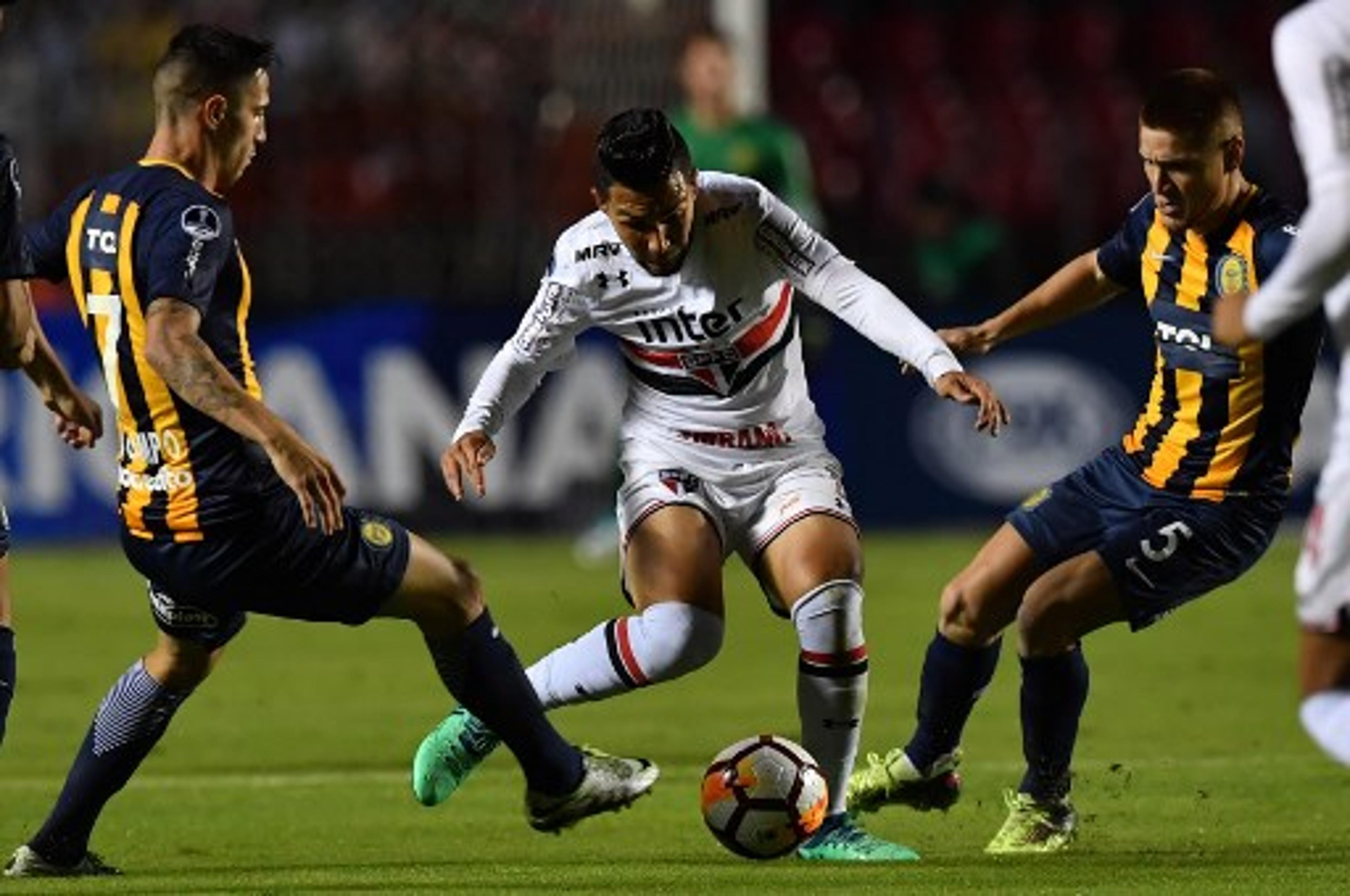 Petros brinca e revela xingamentos do pai por gol perdido no Morumbi