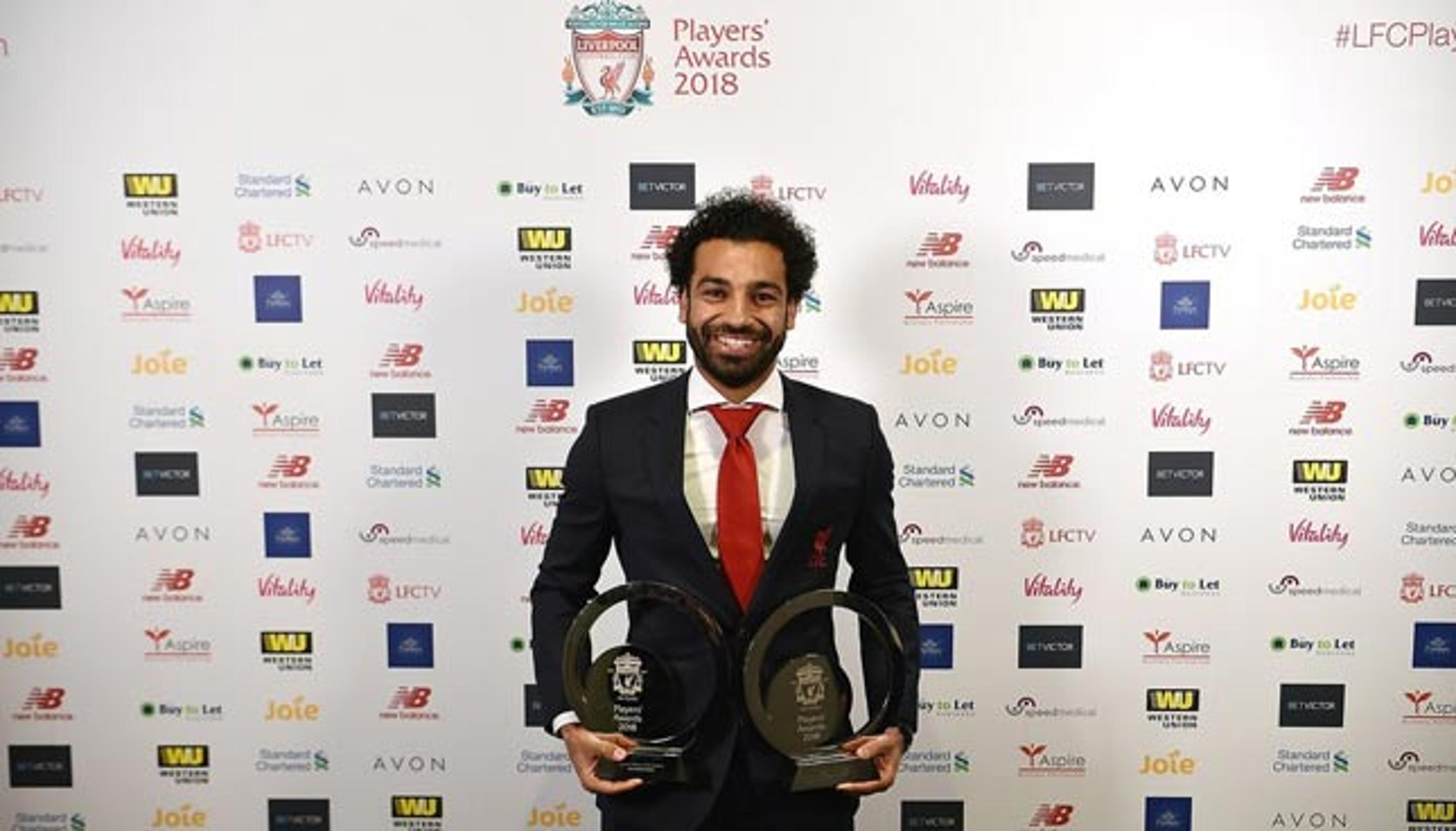 Salah recebe três prêmios na Inglaterra: ‘Estou feliz no Liverpool’