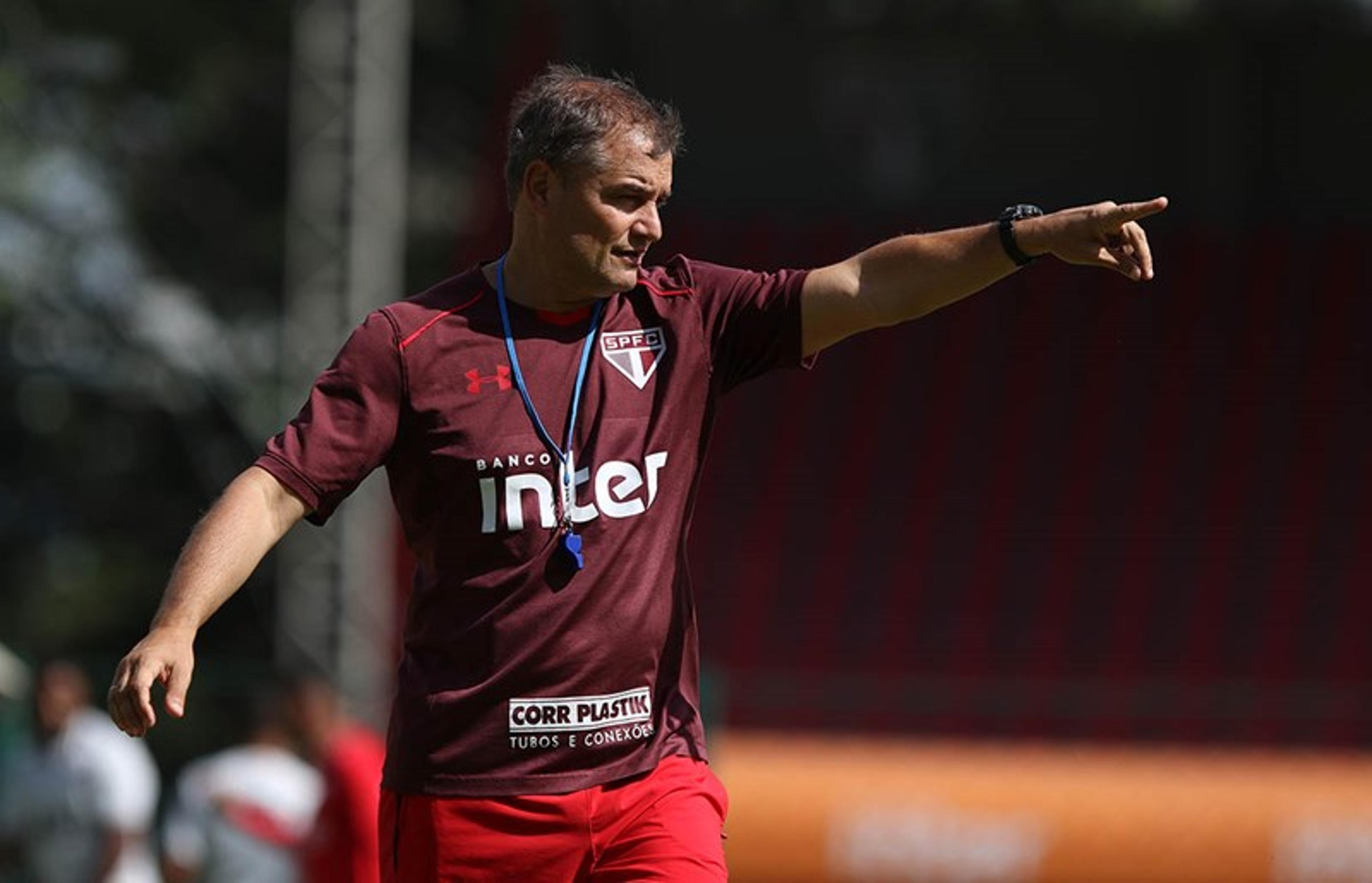 Aguirre se conforma com saída de Cueva e diz que cobrou Diego Souza