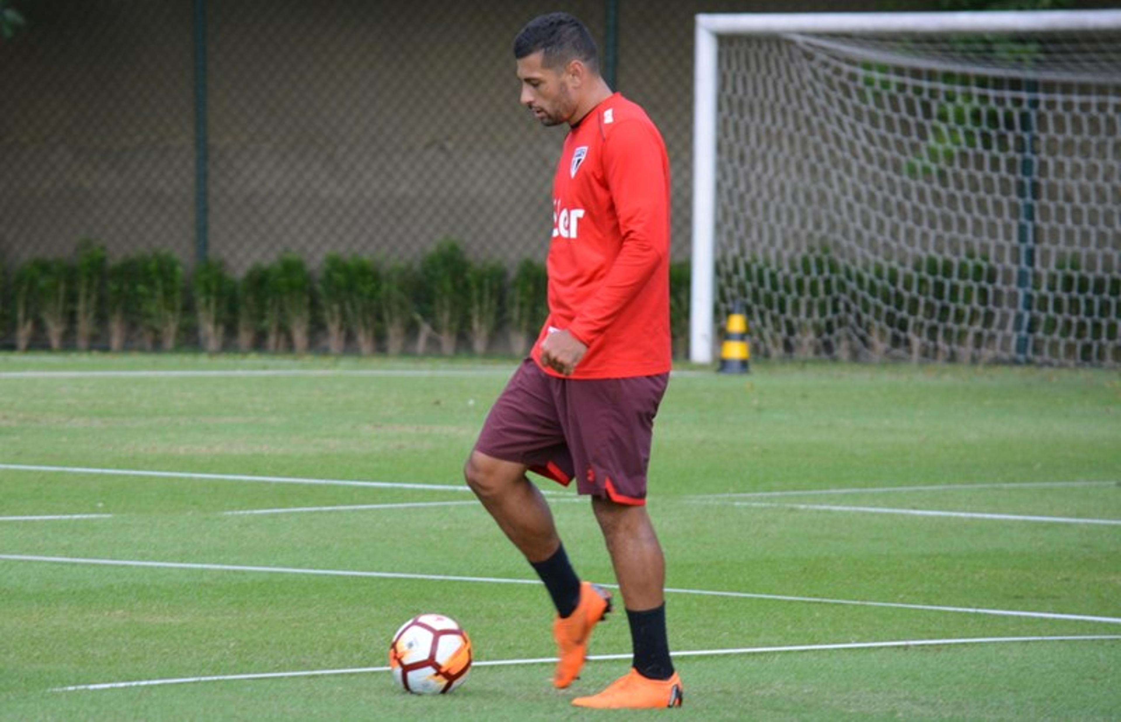 Diego Souza e Anderson Martins voltam ao São Paulo contra Santos