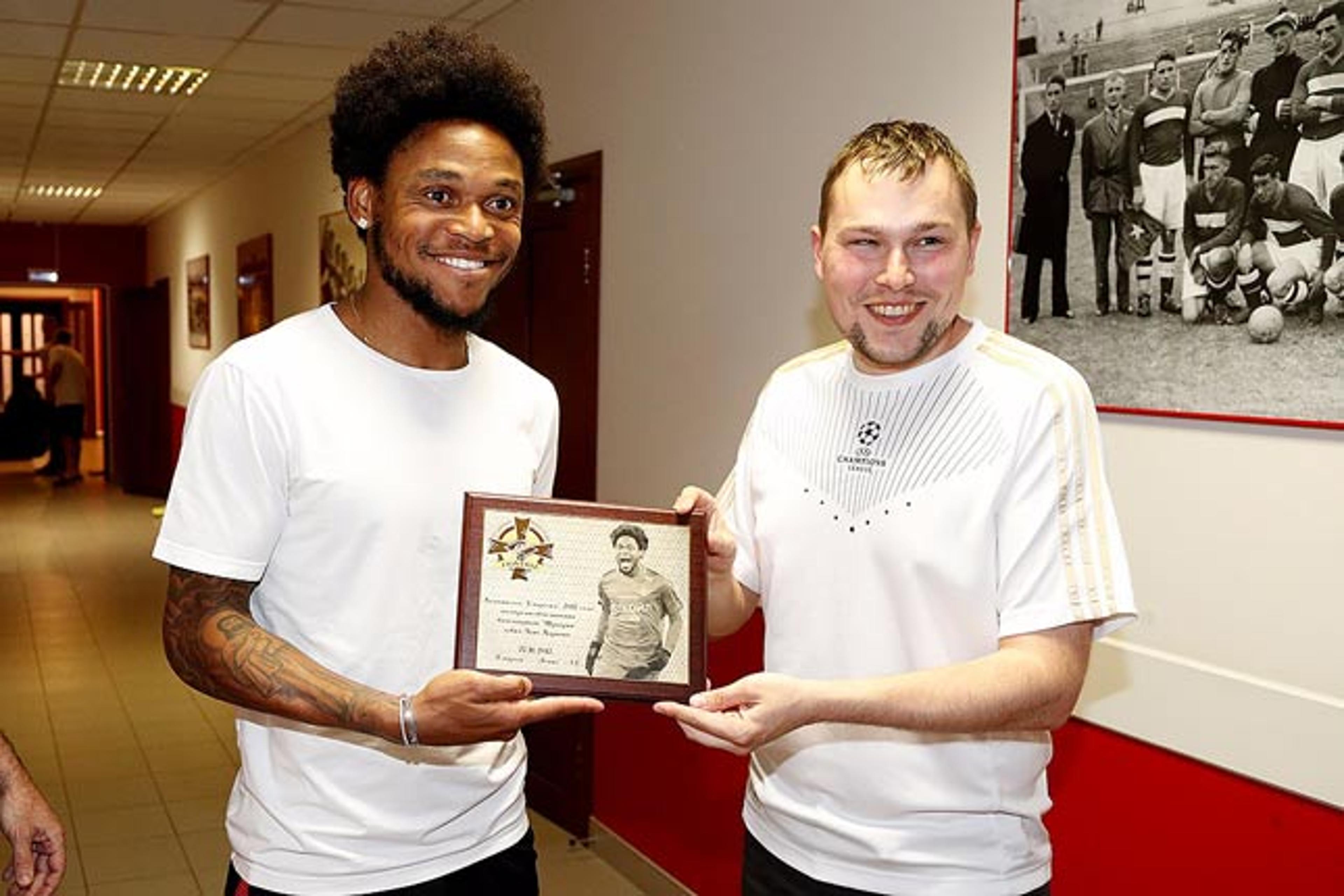 Luiz Adriano ganha prêmio de golaço com a camisa do Spartak Moscou