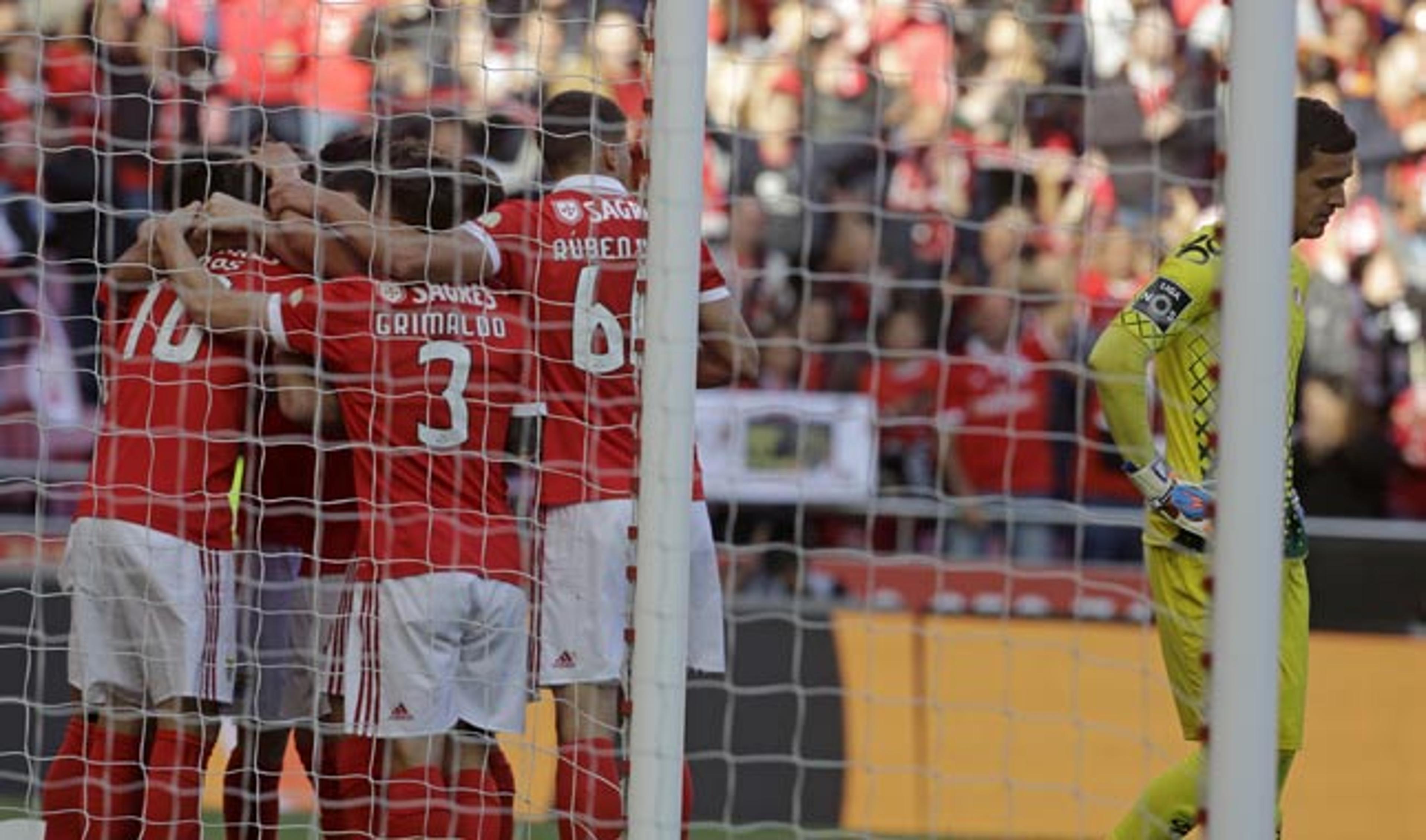 Benfica vence com gol de Jonas e garante vaga na Liga dos Campeões